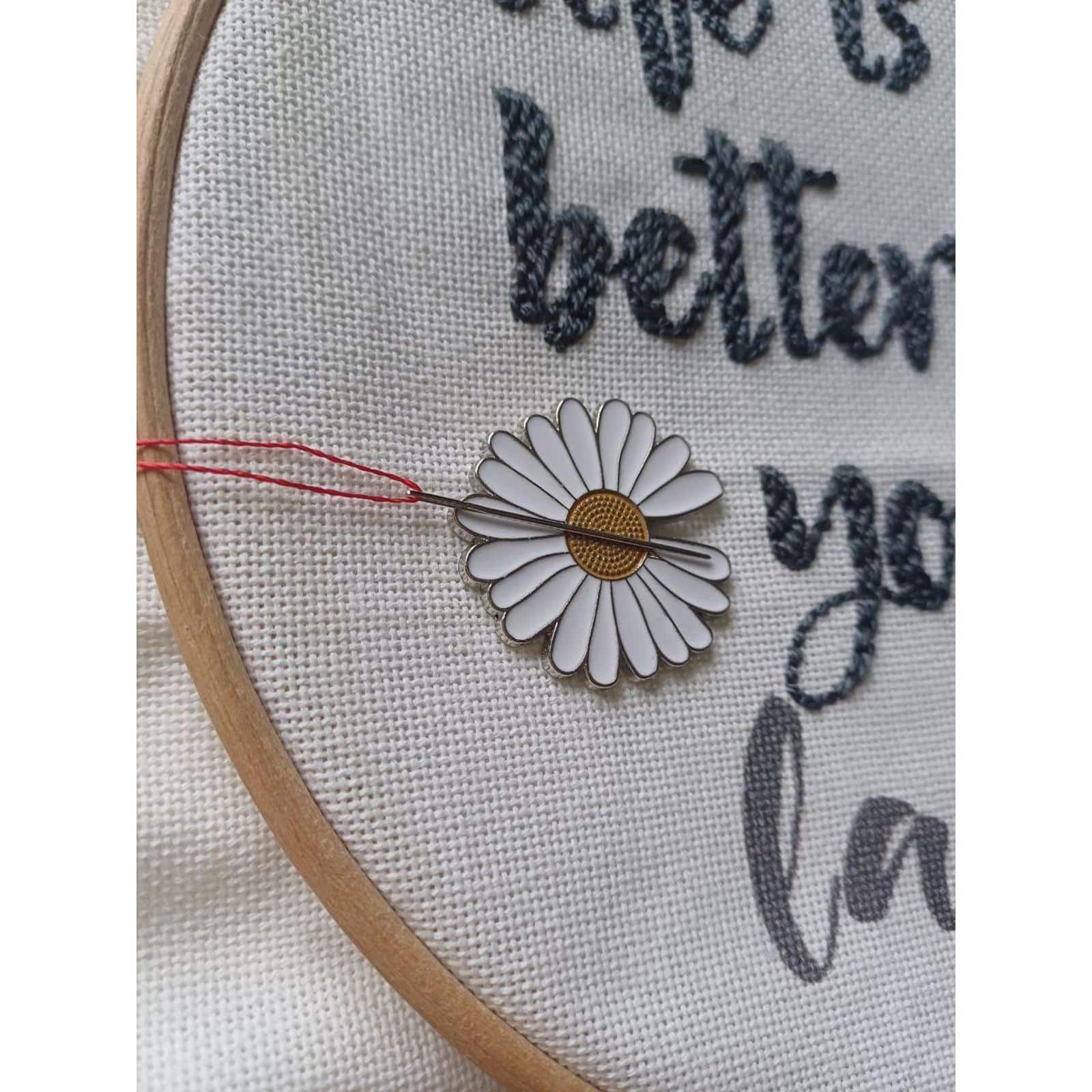Wizardi 4/5" Chamomile Magnetic Needle Minder