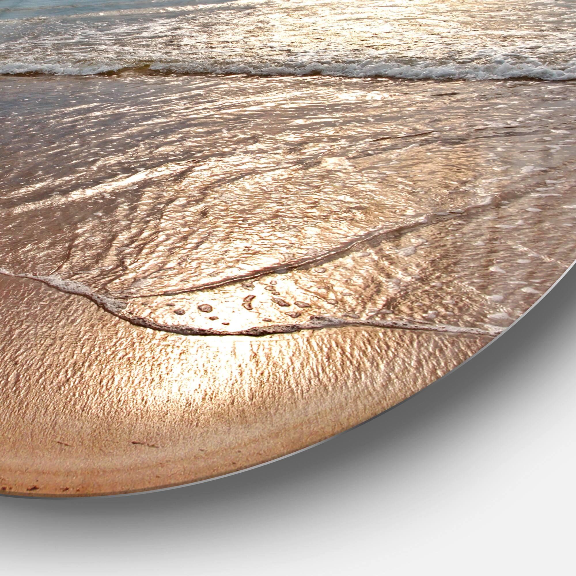 Designart - Tranquil Seashore with Crystal Waters' Seascape Metal Circle Wall Art