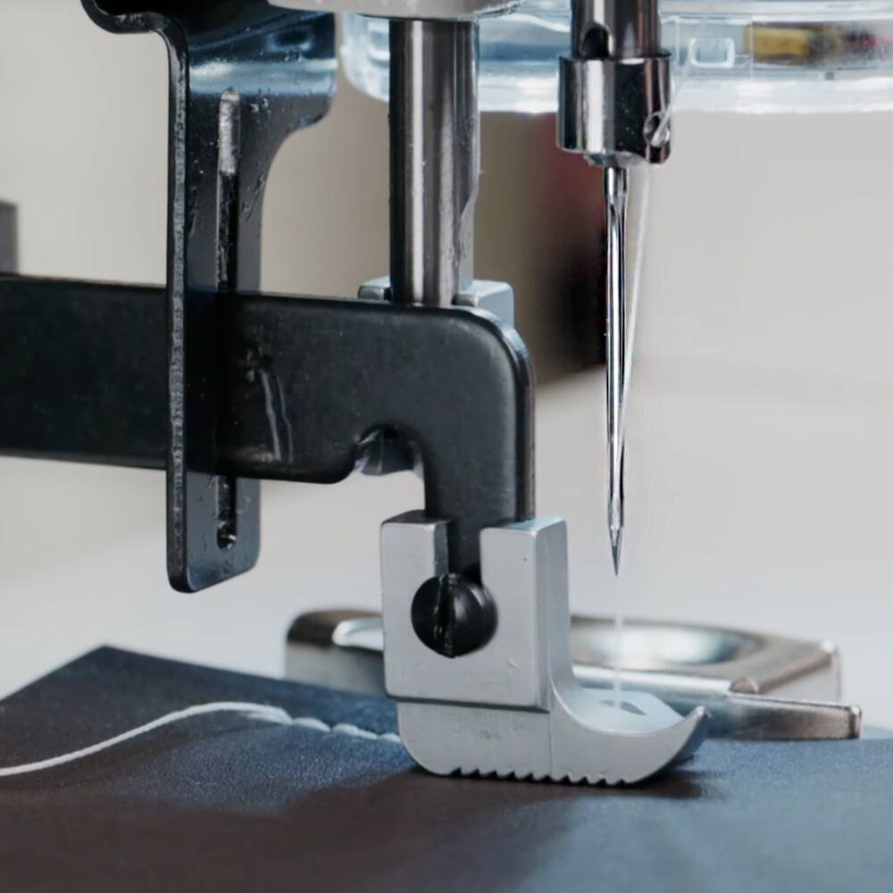 Barracuda™ Fit 500BW Straight Stitch Portable Walking Foot Sewing Machine for Heavy Material