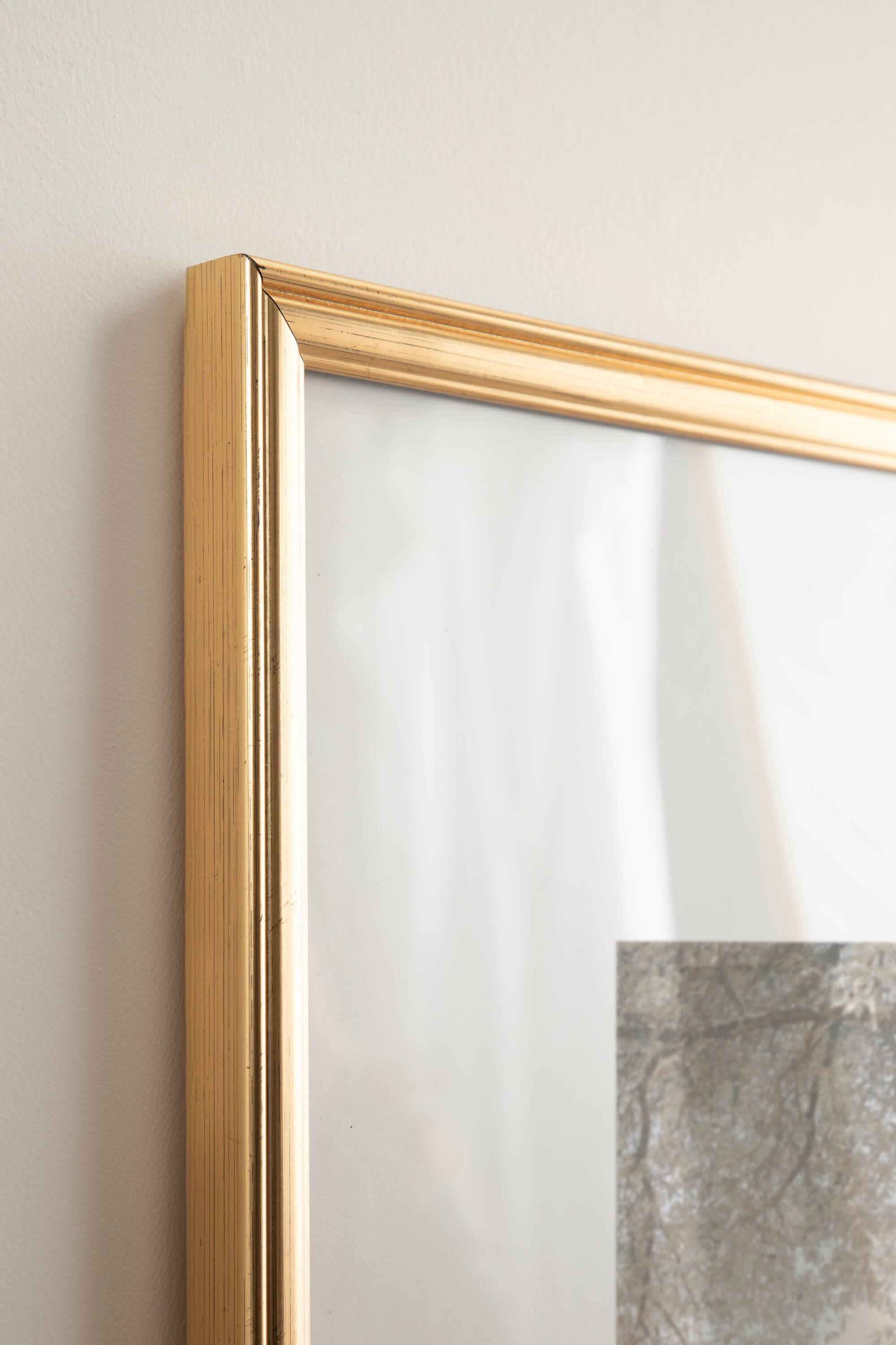 Kate and Laurel Adlynn Gold Wall Picture Photo Frame Set