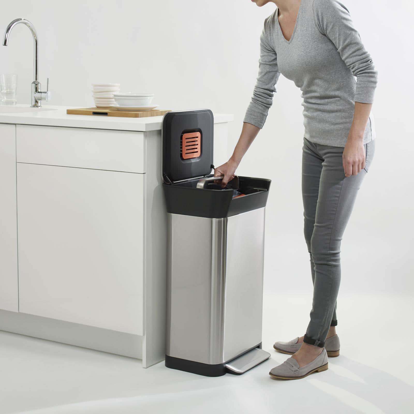 Joseph Joseph Titan 30L Trash Compactor Can