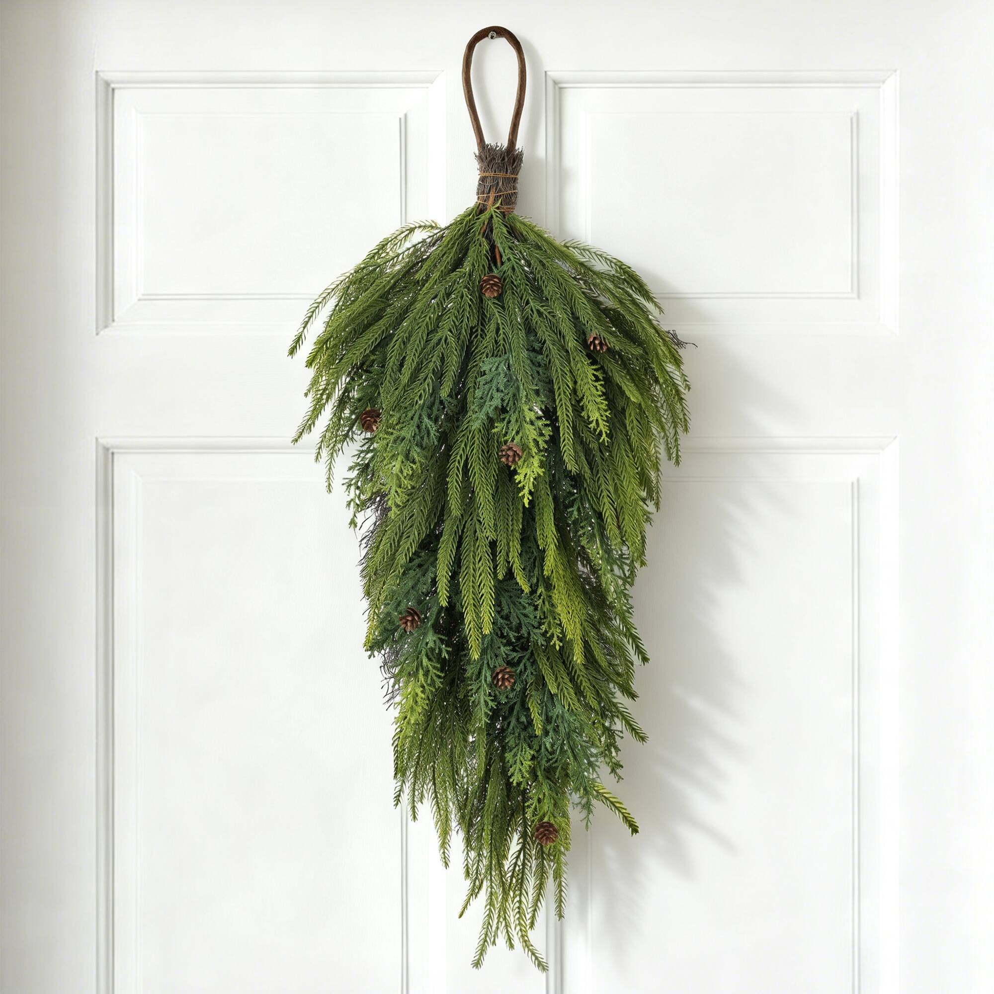 Glitzhome® 31.5" Christmas Greenery Mixed PE Teardrop with Pinecones