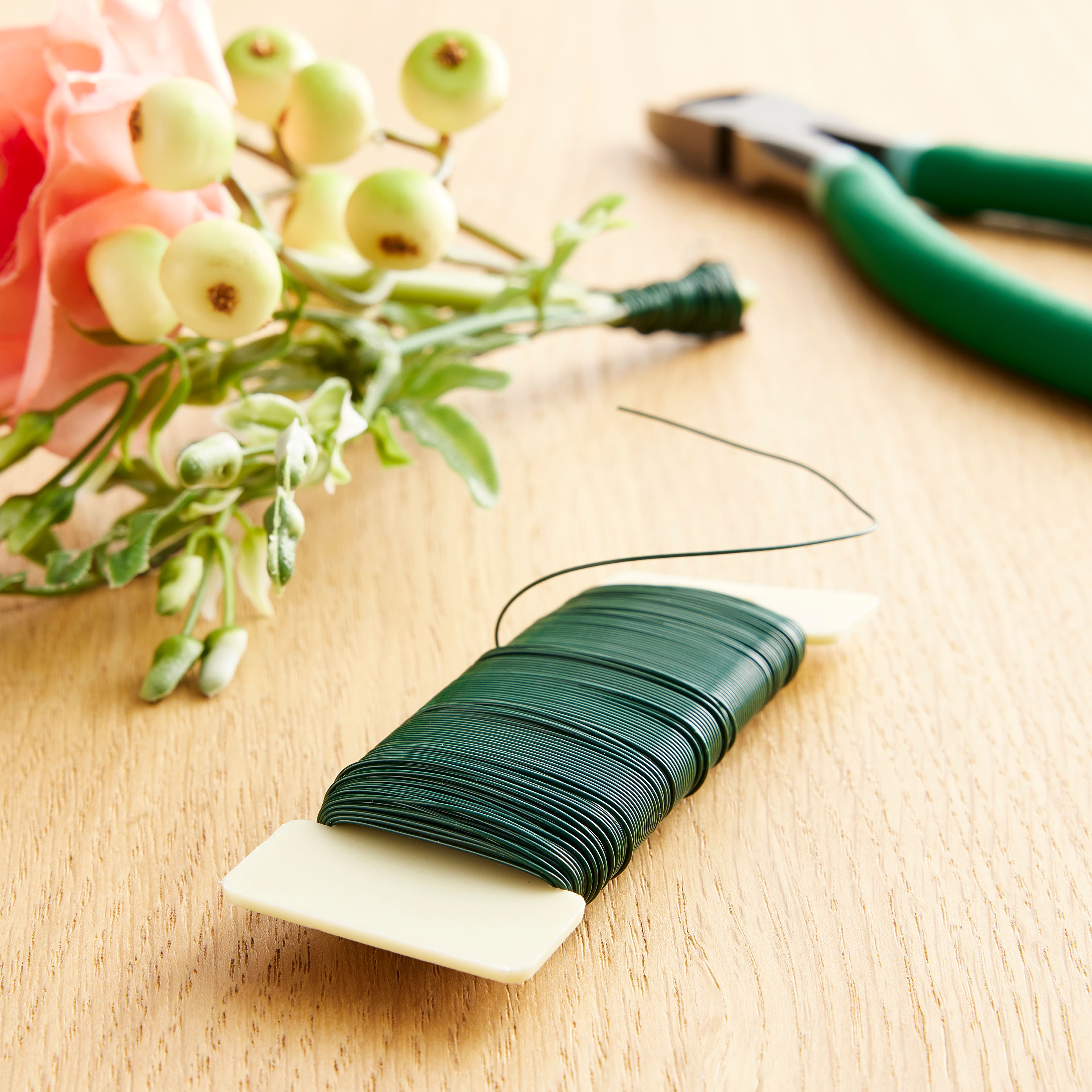40 Pack: 22 Gauge Green Floral Paddle Wire by Ashland®