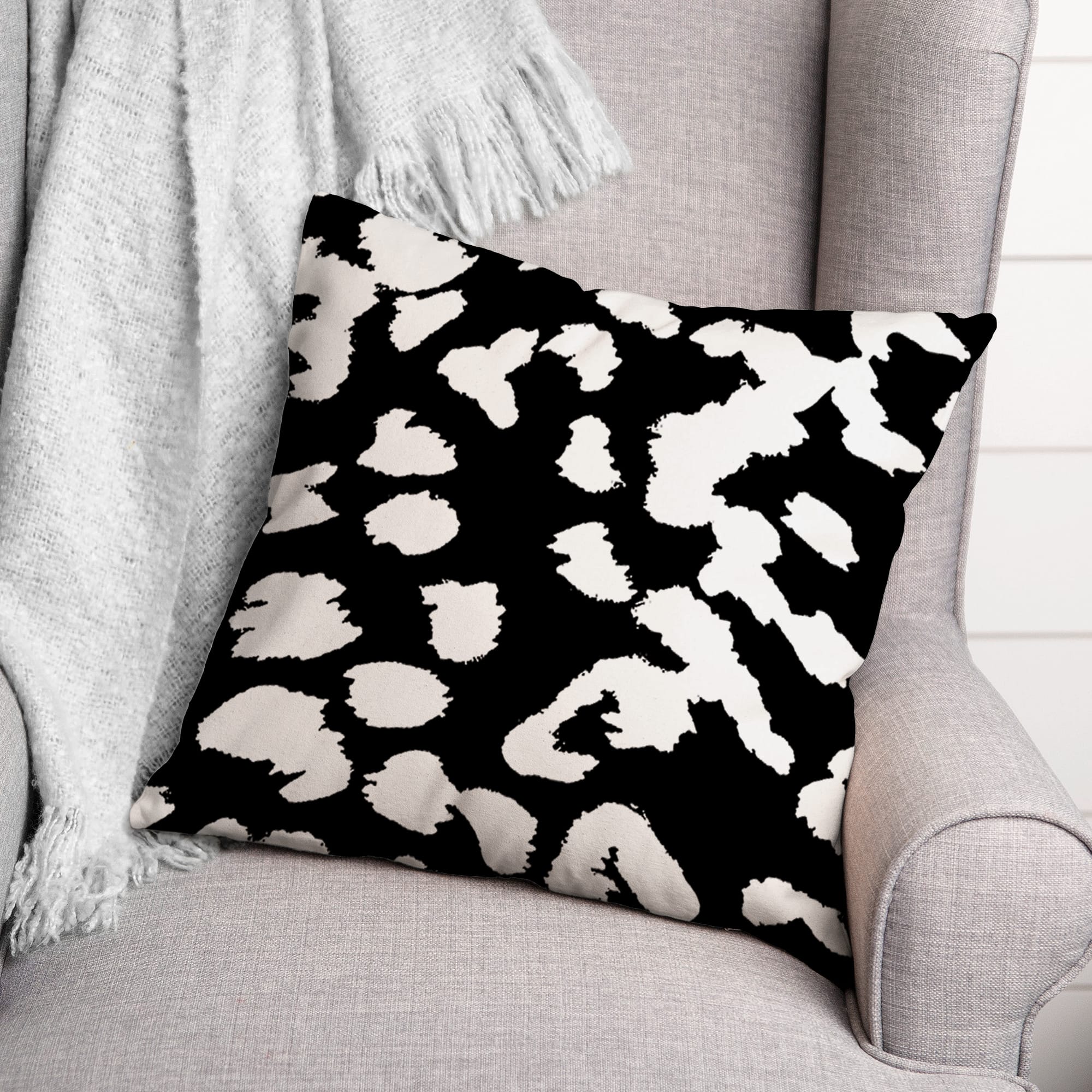 18" x 18" Leopard Print Indoor/Outdoor Throw Pillow