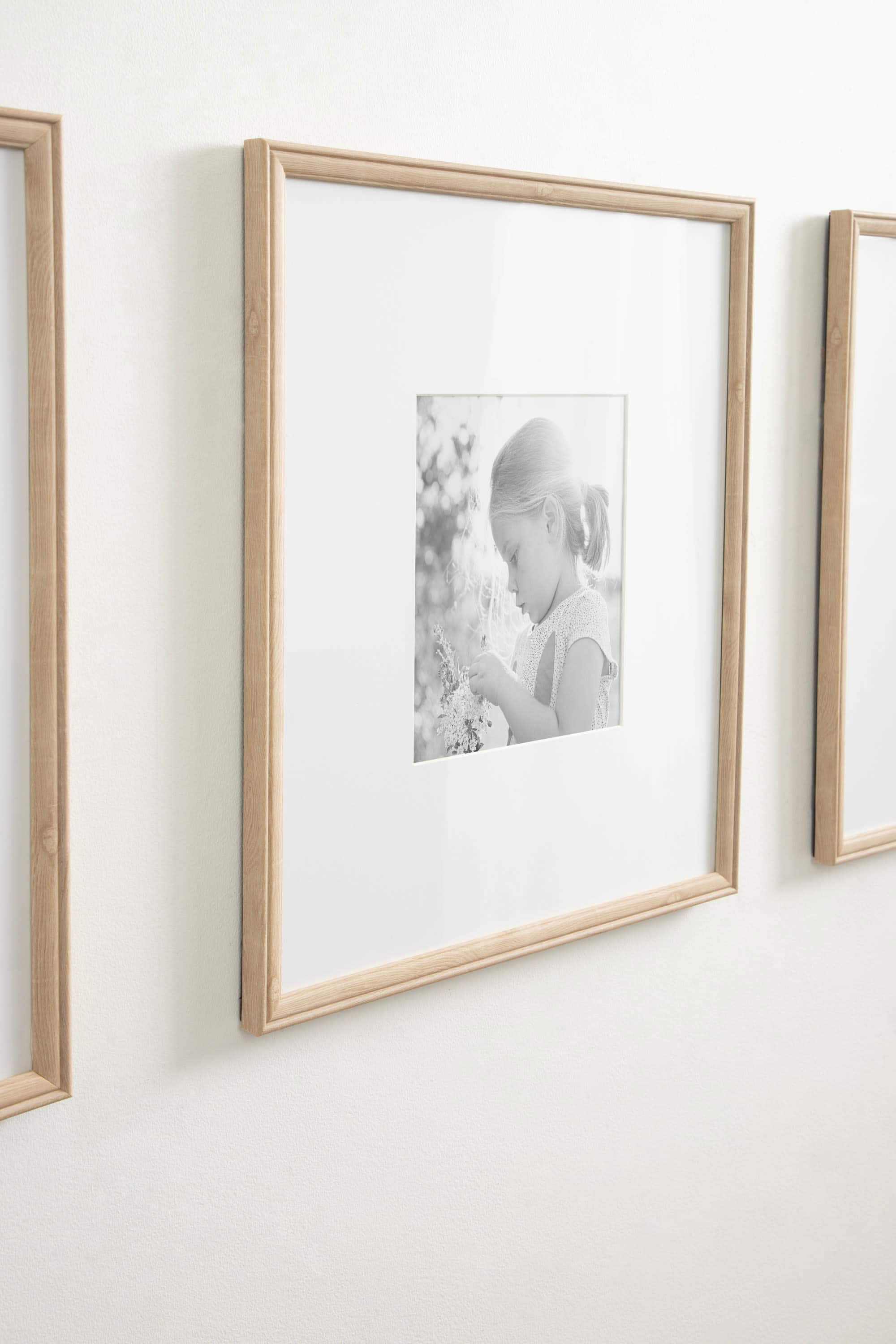 Kate and Laurel 16" x 20" Adlynn Photo Frame with 8" x 10" Mat
