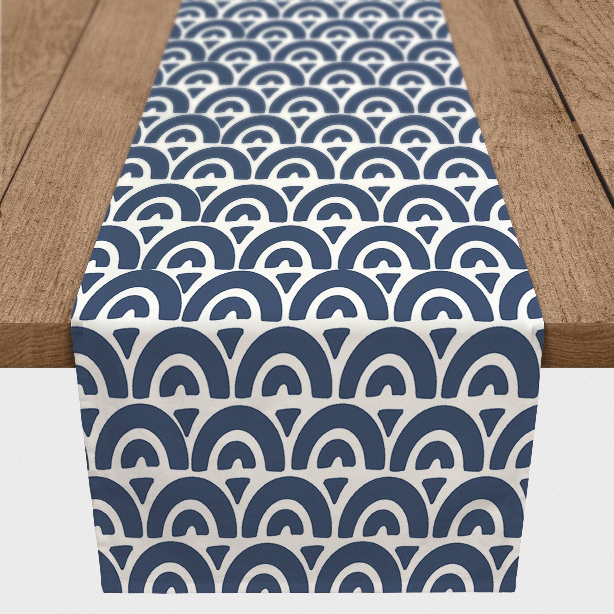 Scallop Indoor/Outdoor Table Runner