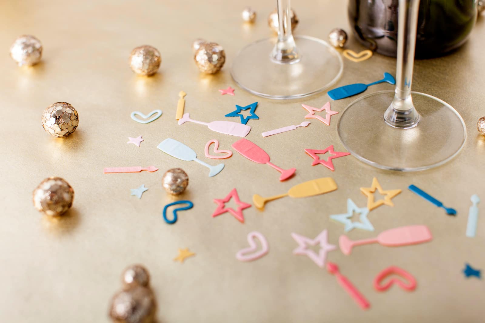 Cuttlebug® Holiday Sampler Cut & Emboss Die Set
