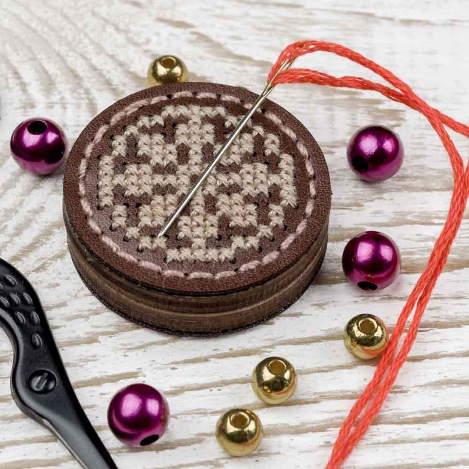 Wonderland Crafts Abstract Flower Magnetic Needle Holder Embroidery Kit, 2ct.
