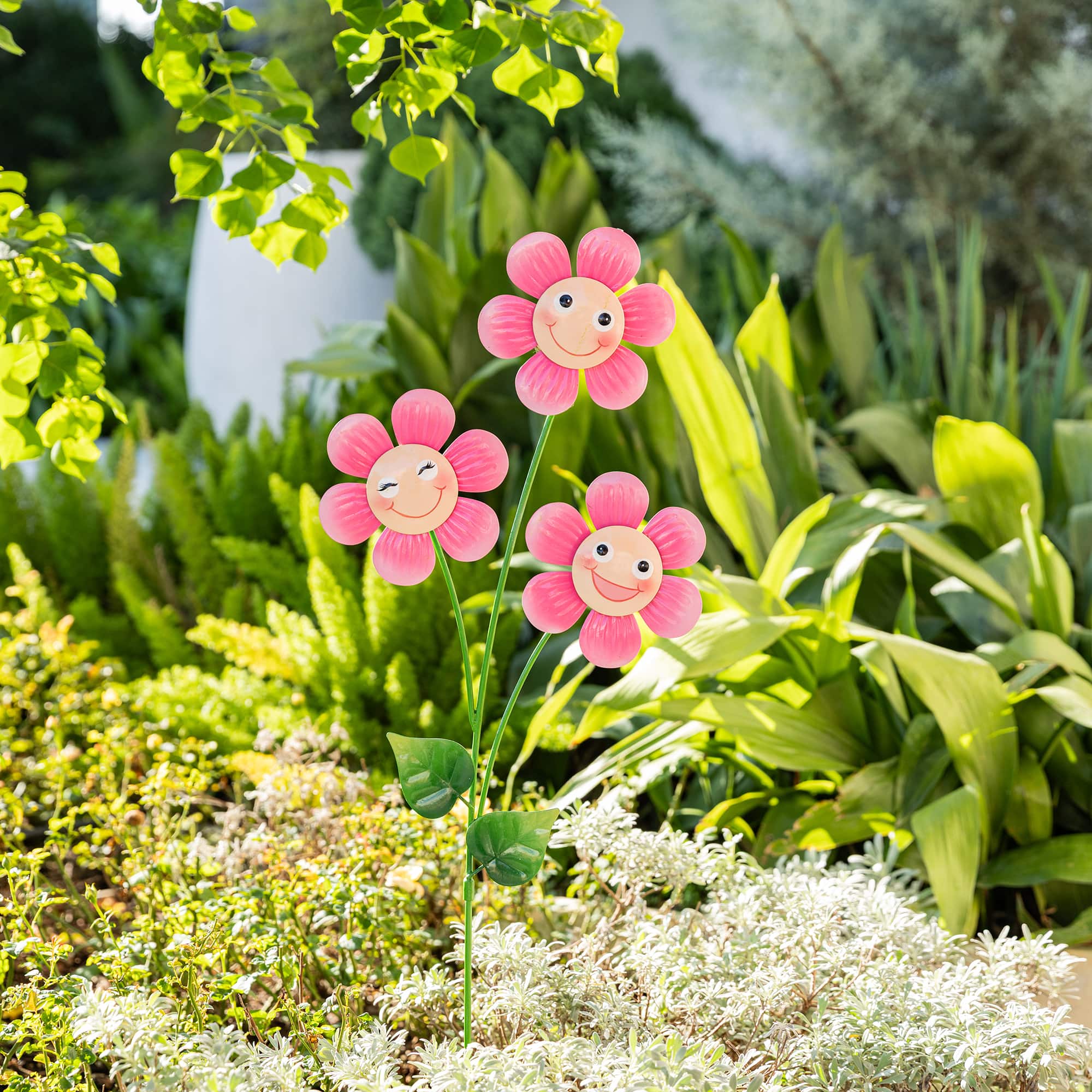 Glitzhome® 36" 2-in-1 Painted Metal Triple Happy Face Flower Garden Yard Stake & Wall Decor