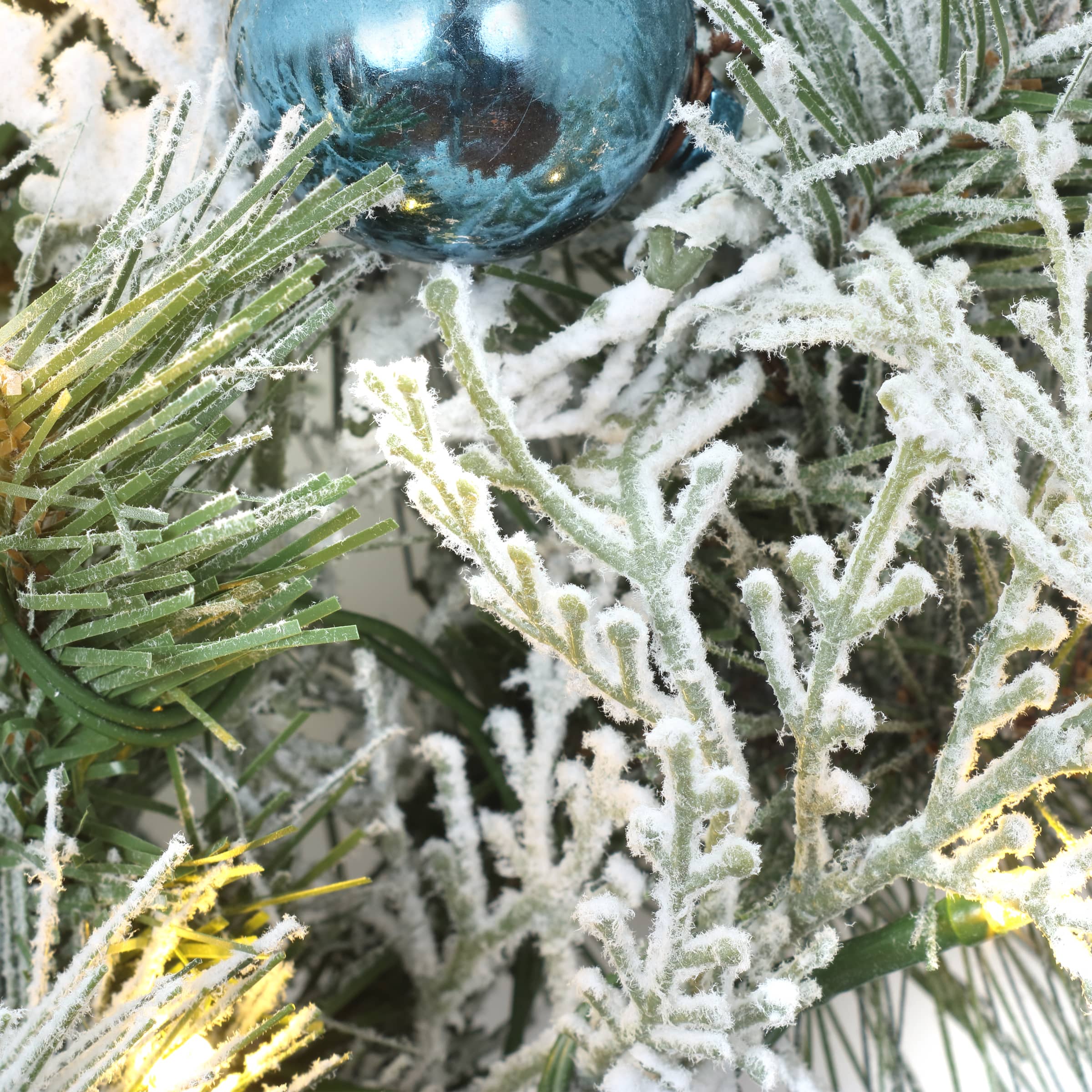 24" Pre-lit LED Tinkham Pine Wreath