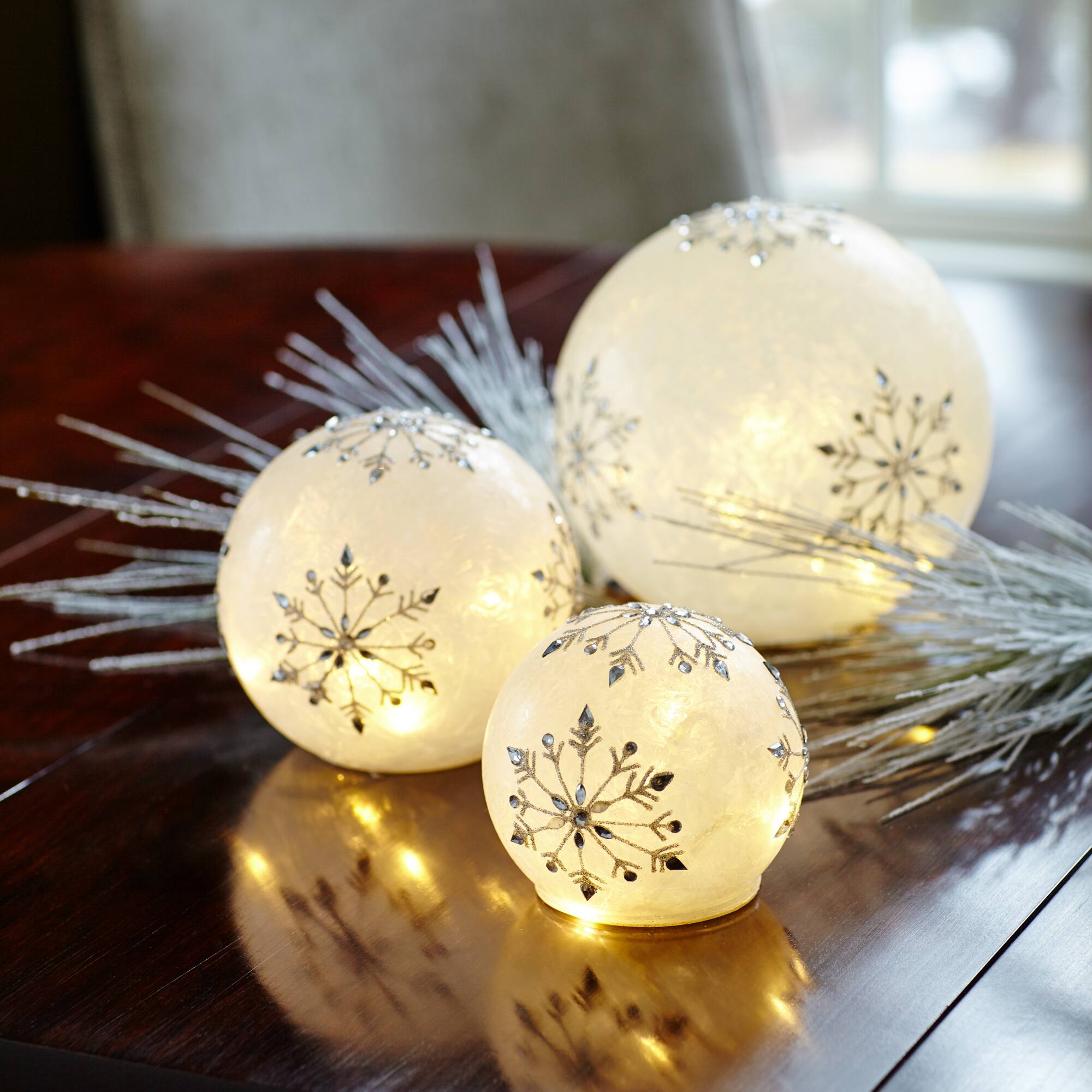 Melrose White & Silver LED Frosted Snowflake Jewel Globe Set