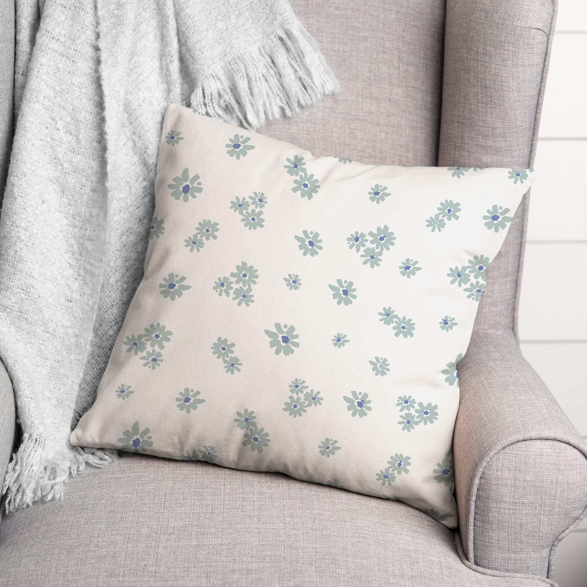 Daisy Pattern Square Throw Pillow