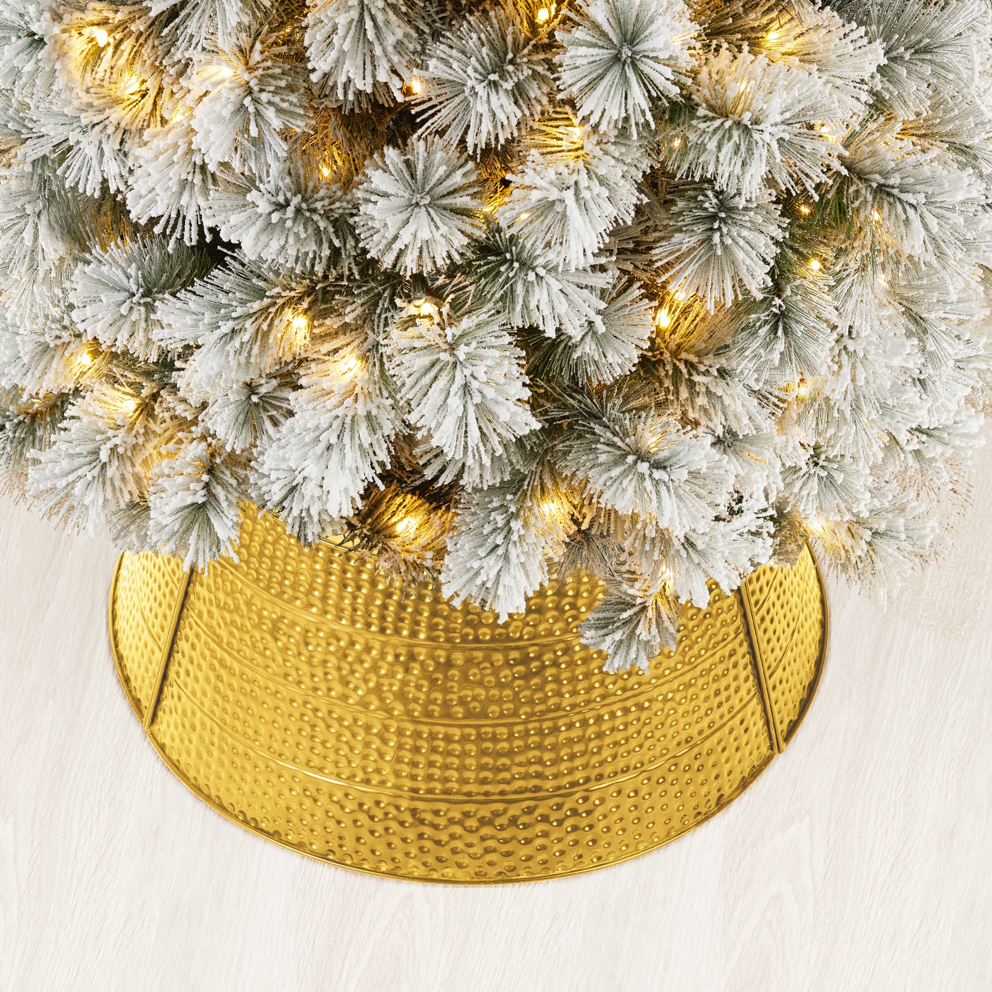 Glitzhome® 26" Hammered Metal Tree Collar