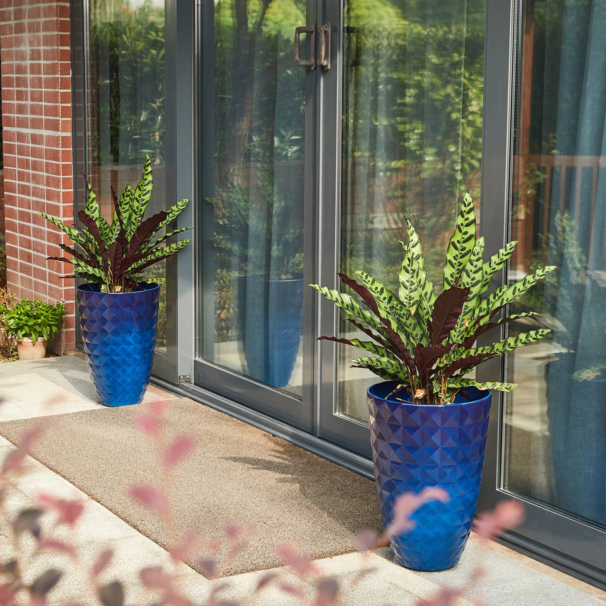 Glitzhome® Eco-Friendly Oversized Faux Cobalt Blue Ceramic Tall Bowl Plastic Pot Planter Set
