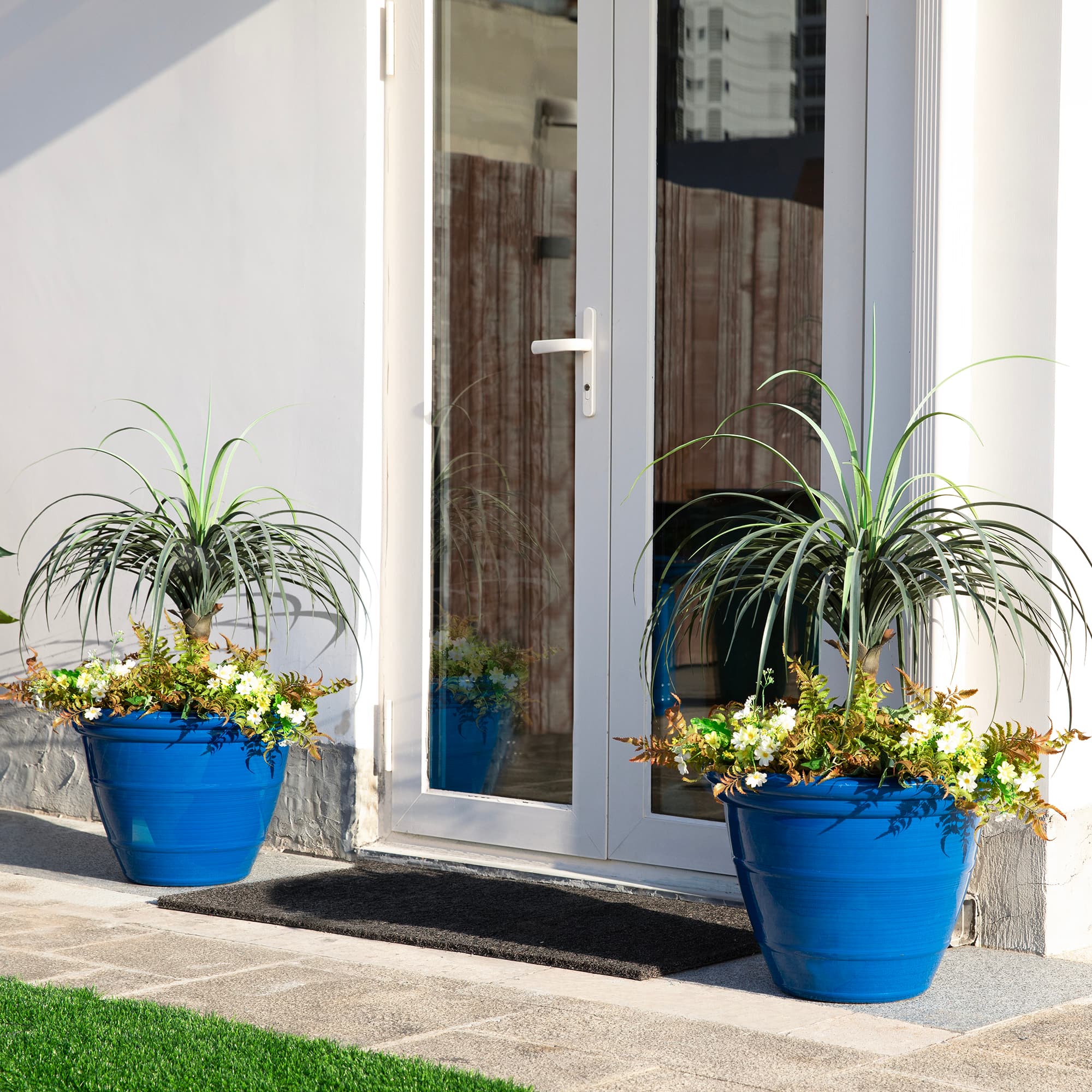 Glitzhome® Round Faux Ceramic Pot Plastic Planter Set