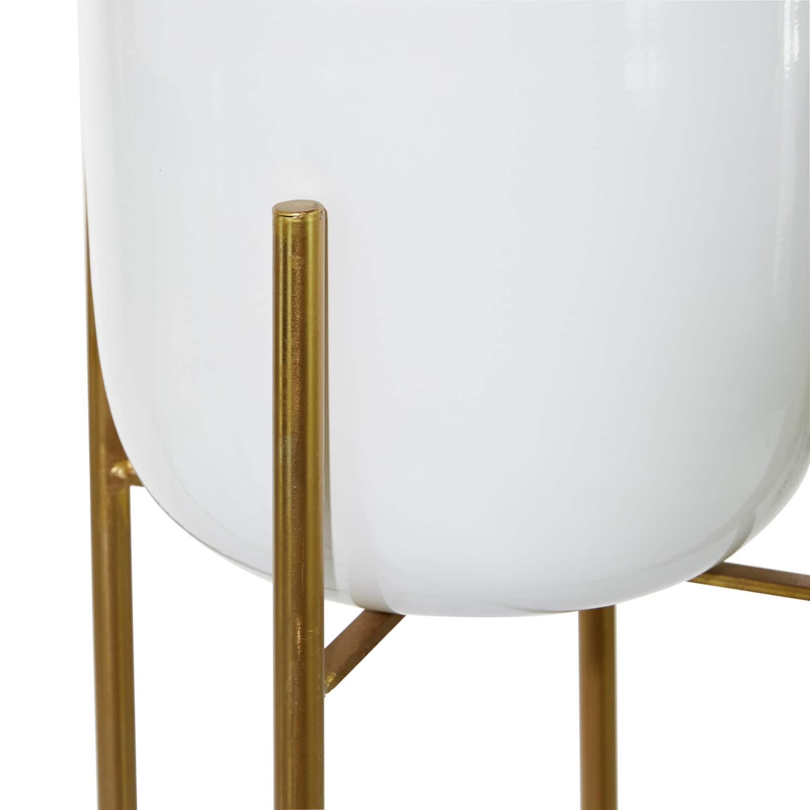 CosmoLiving by Cosmopolitan Set of 2 White Metal Contemporary Planter, 39", 46"