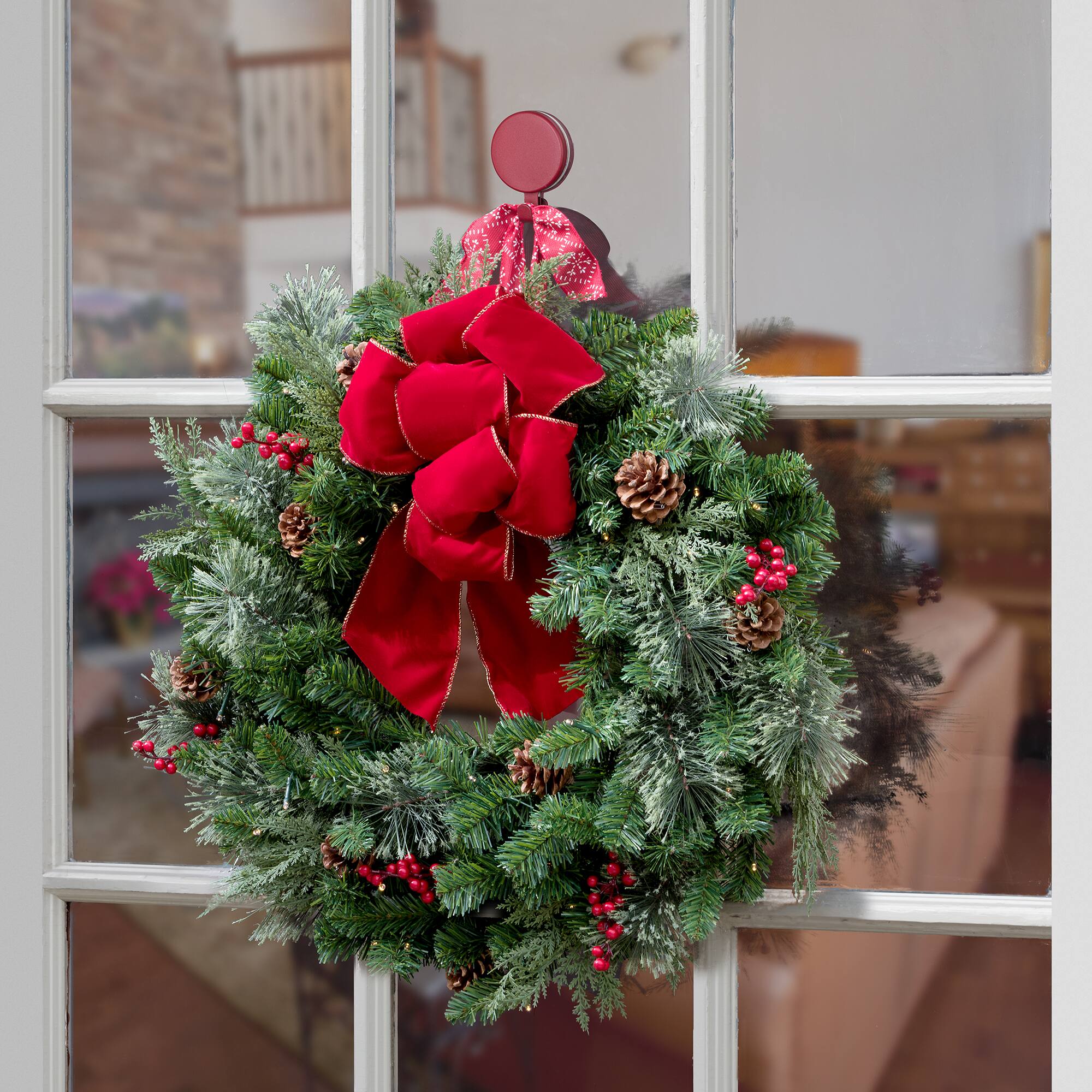 Haute Decor Attract™ Magnetic Wreath Hanger