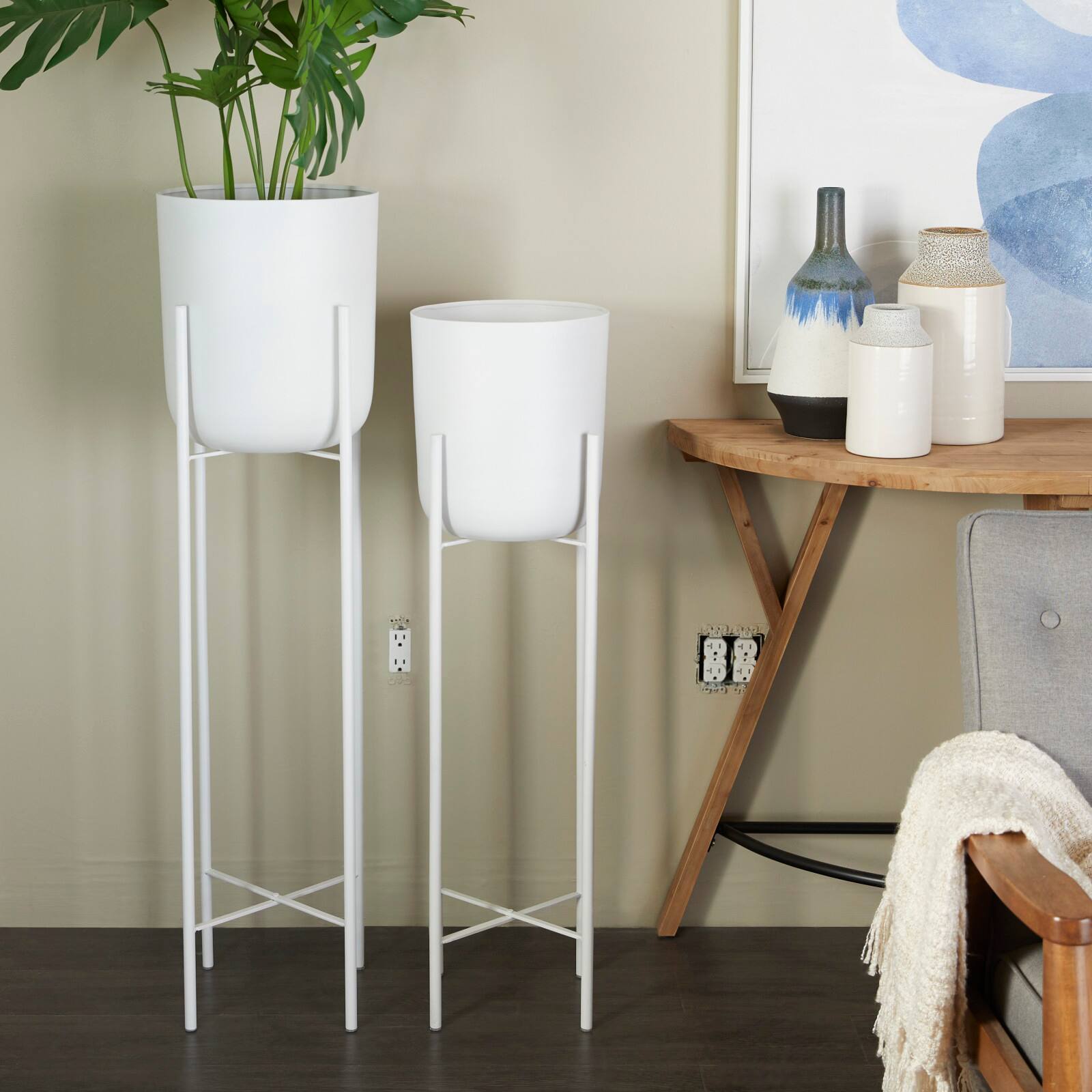 CosmoLiving by Cosmopolitan White Metal Planter with Removable Stand Set, 47" & 40"