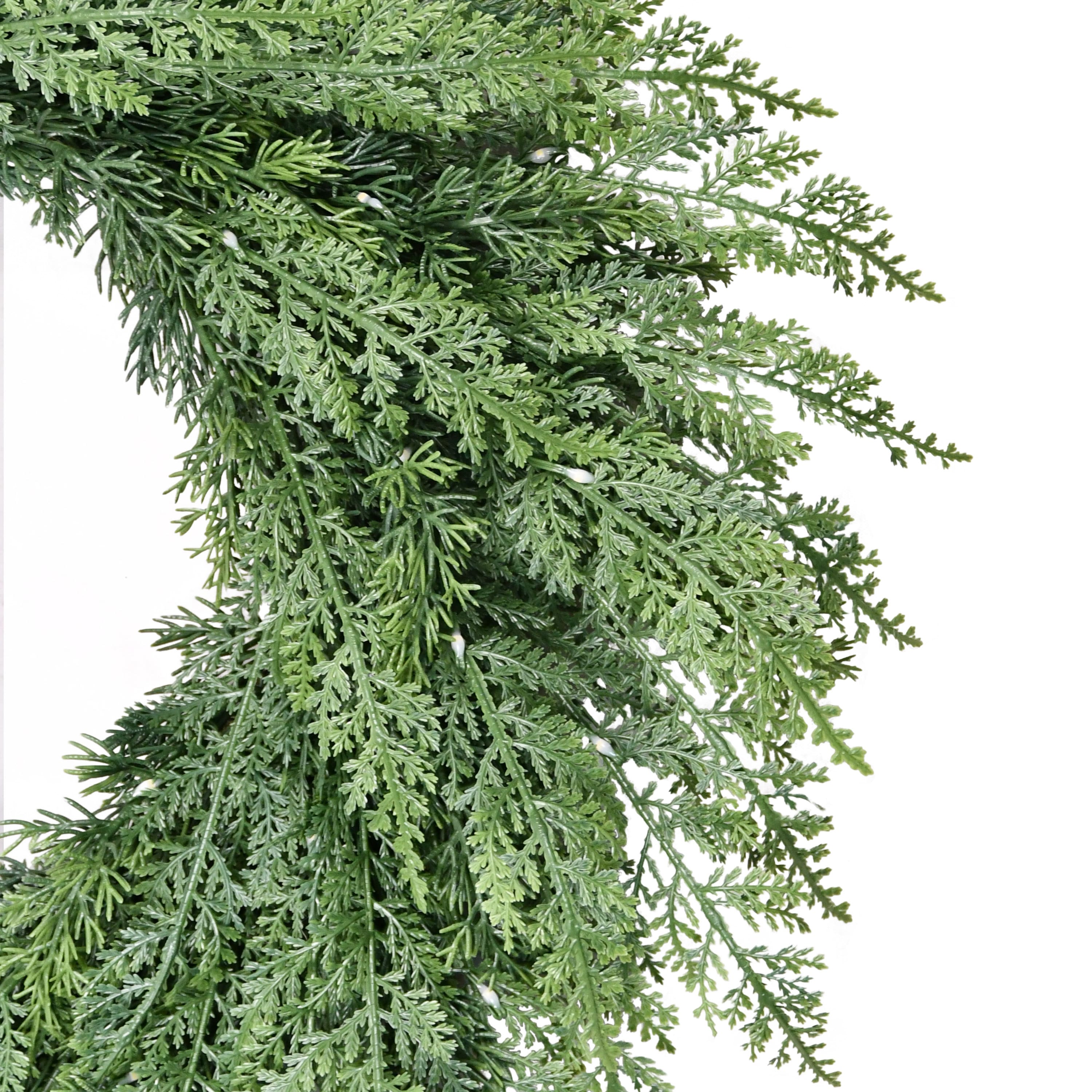 24" Pre-Lit Green Artificial Flocked Wreath 