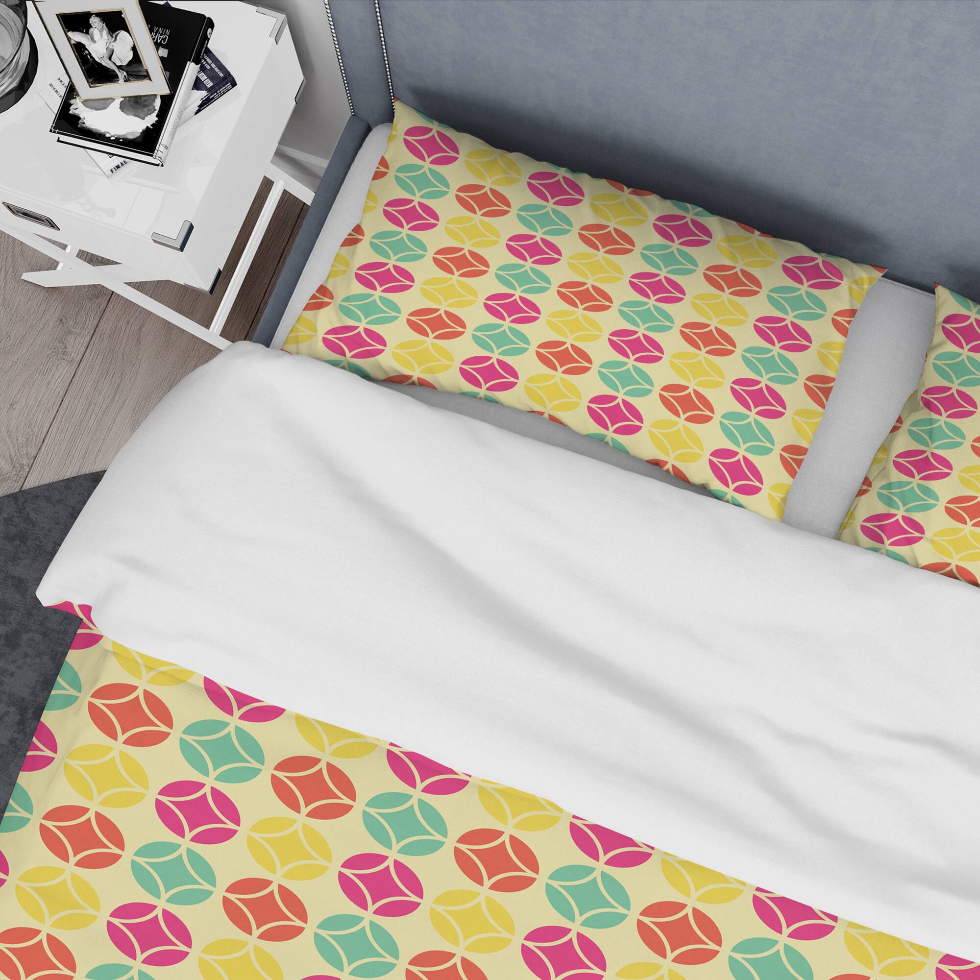 Designart 'Retro Circular Pattern VII' Mid-Century Duvet Cover Set