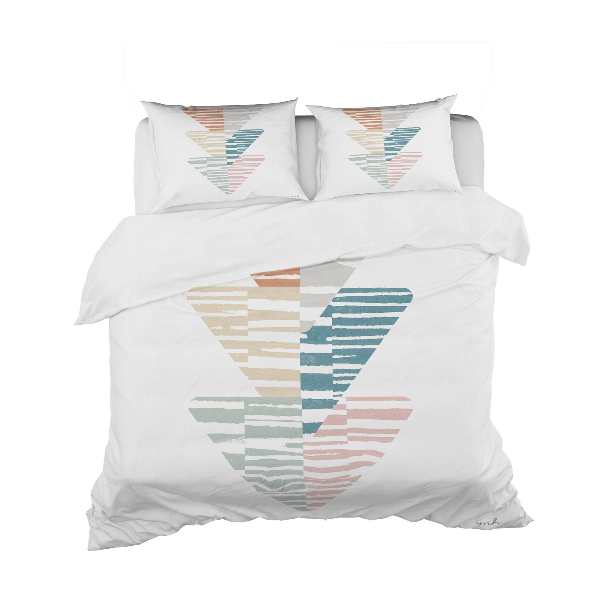 Designart 'Watercolor Geometric Triangle III' Geometric Bedding Set