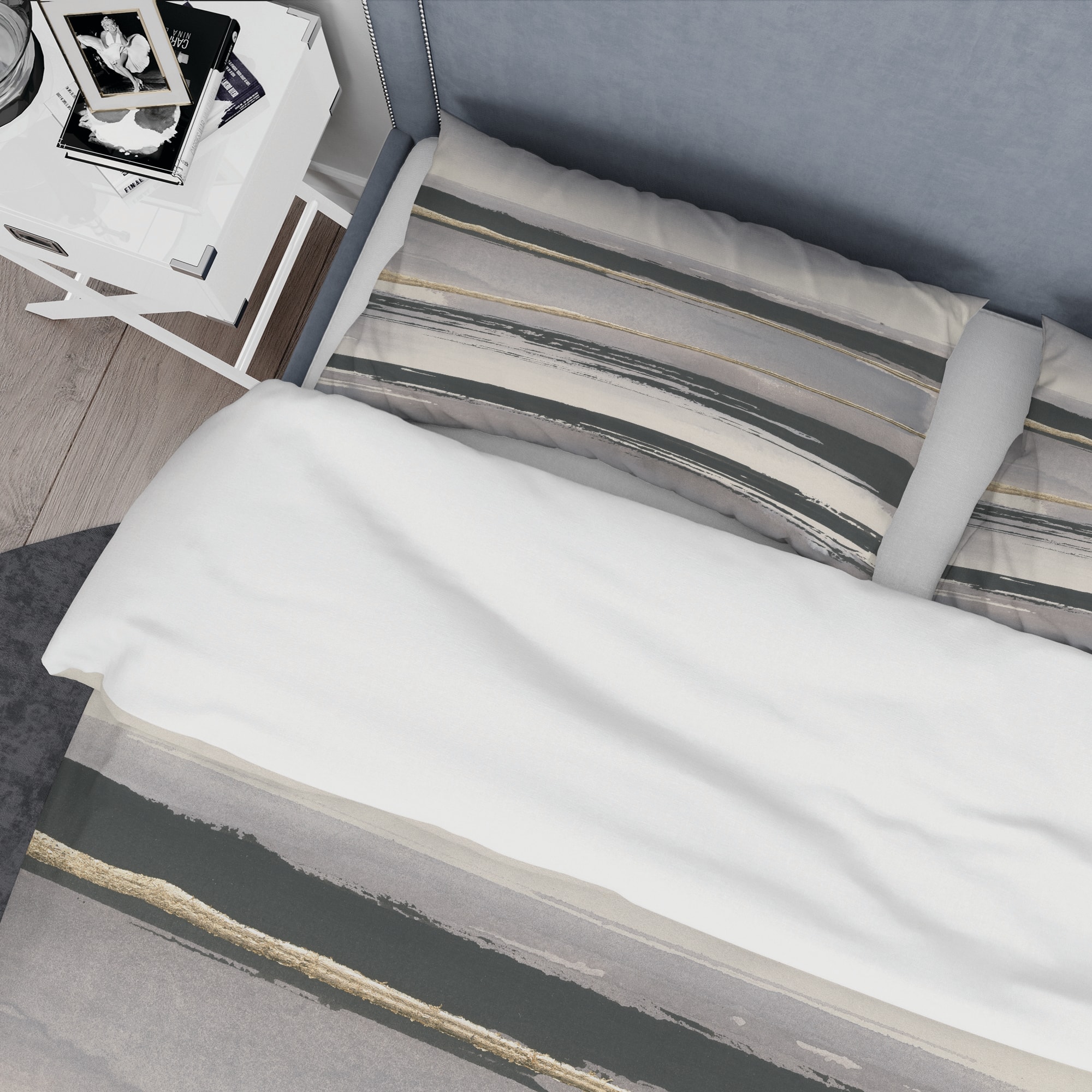 Designart 'Glamorous Morning Fog III' Glam Bedding Set