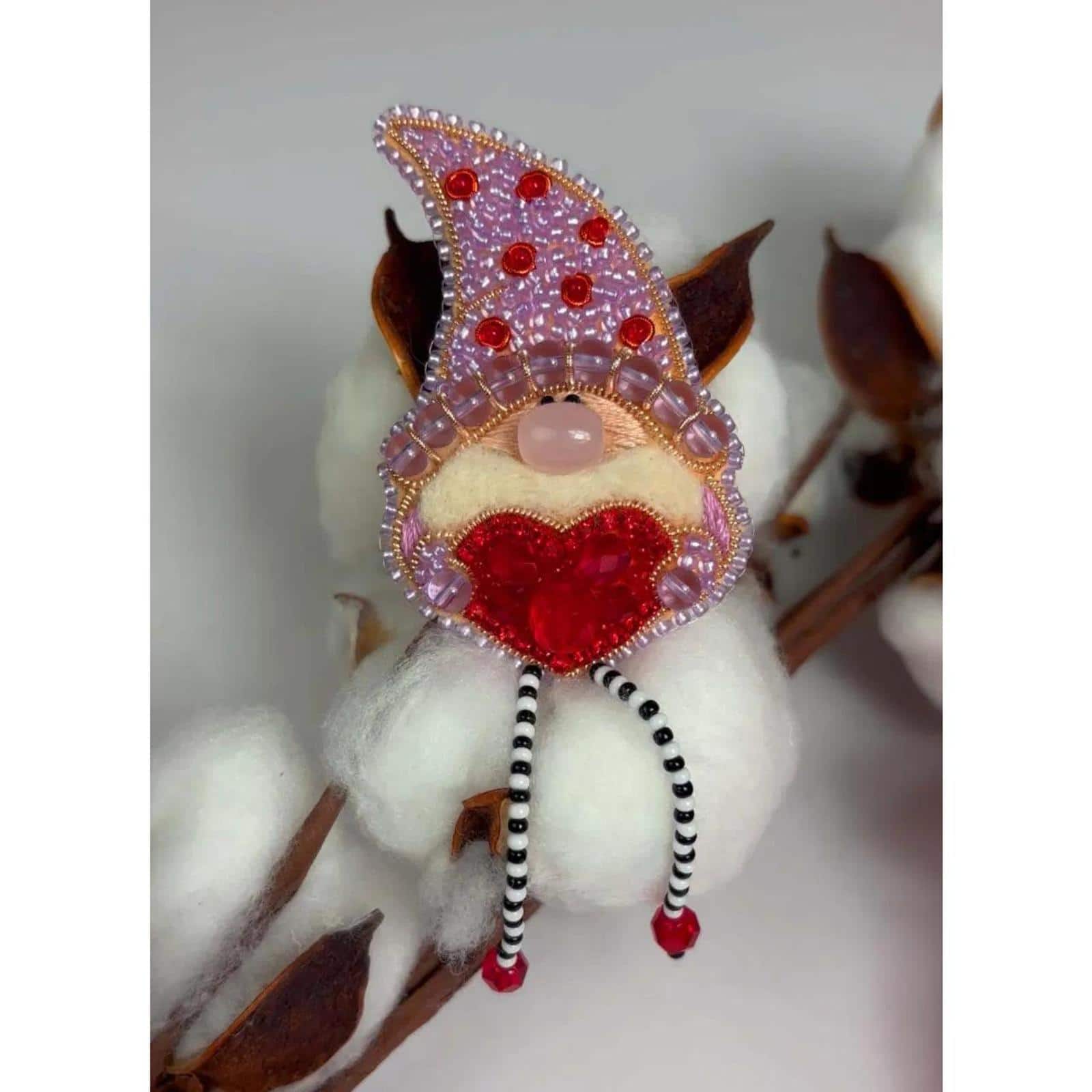 Charivna Mit Valentine Brooch Crystal Art Beadwork Kit