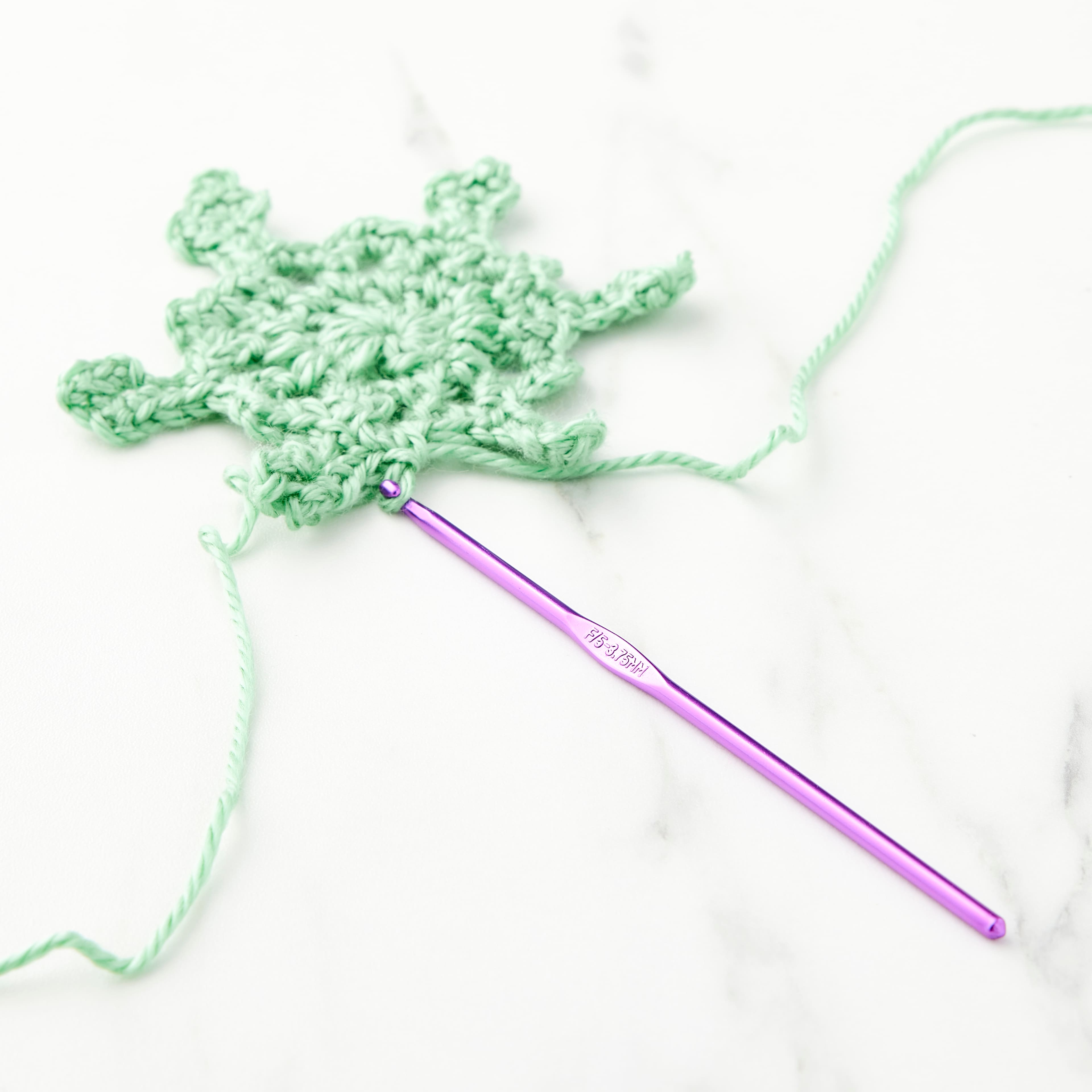 24 Pack: Anodized Aluminum Crochet Hook by Loops & Threads®