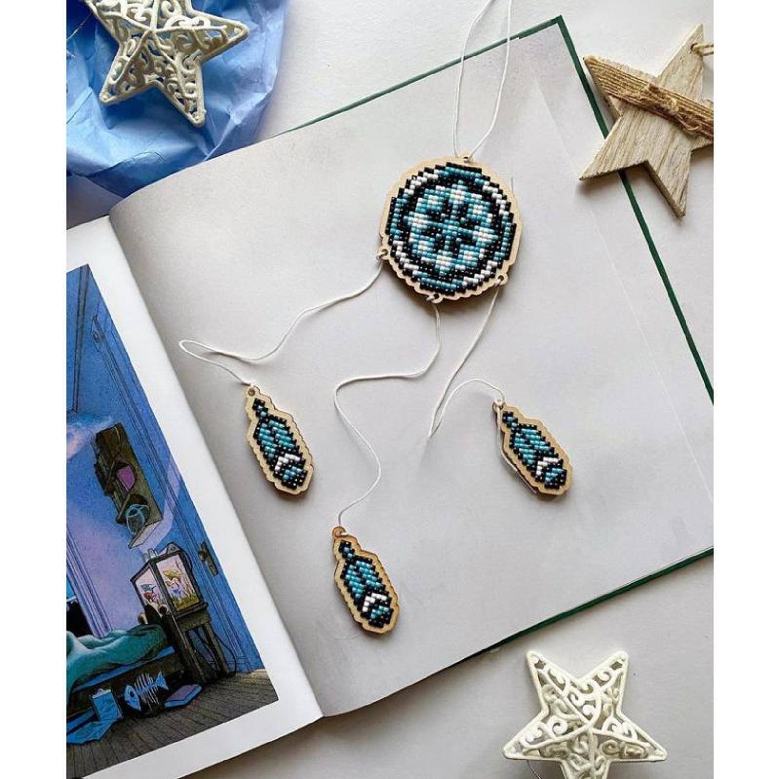 Crafting Spark Round Blue Dreamcatcher Diamond Painting on Plywood Kit