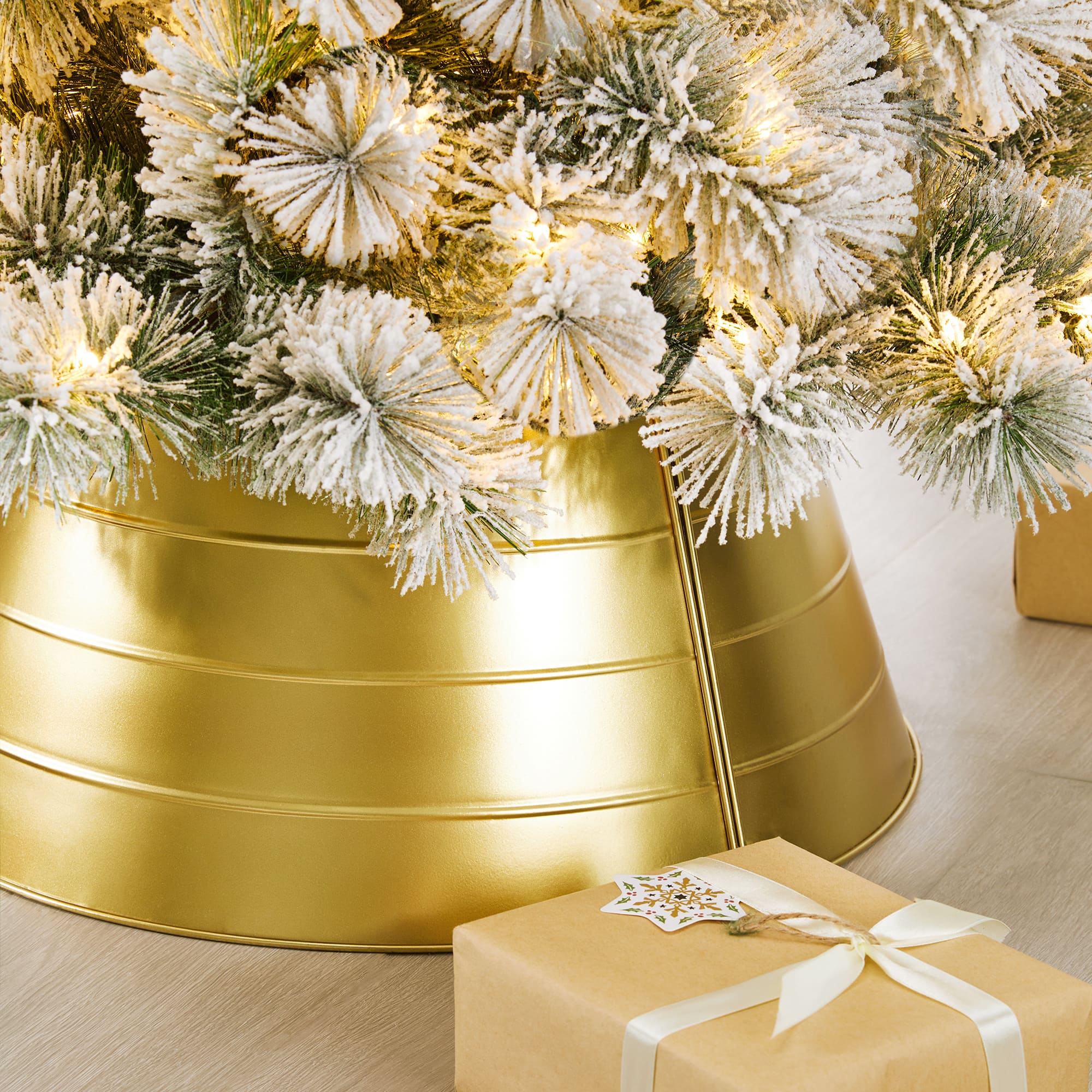 Glitzhome® 26" Metal Tree Collar