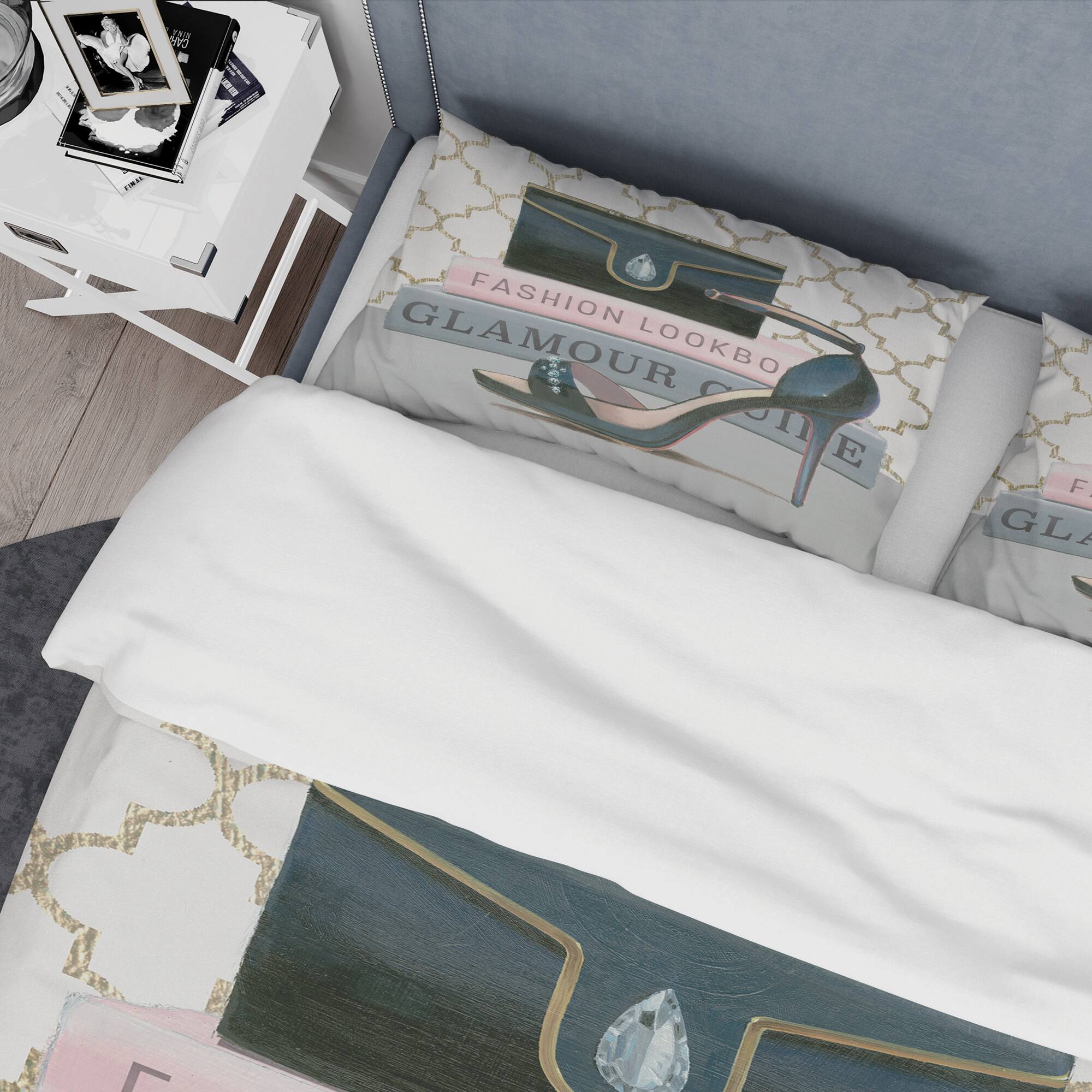 Designart 'Glam fashion High Heels VI' Glam Bedding Set - Duvet Cover & Shams