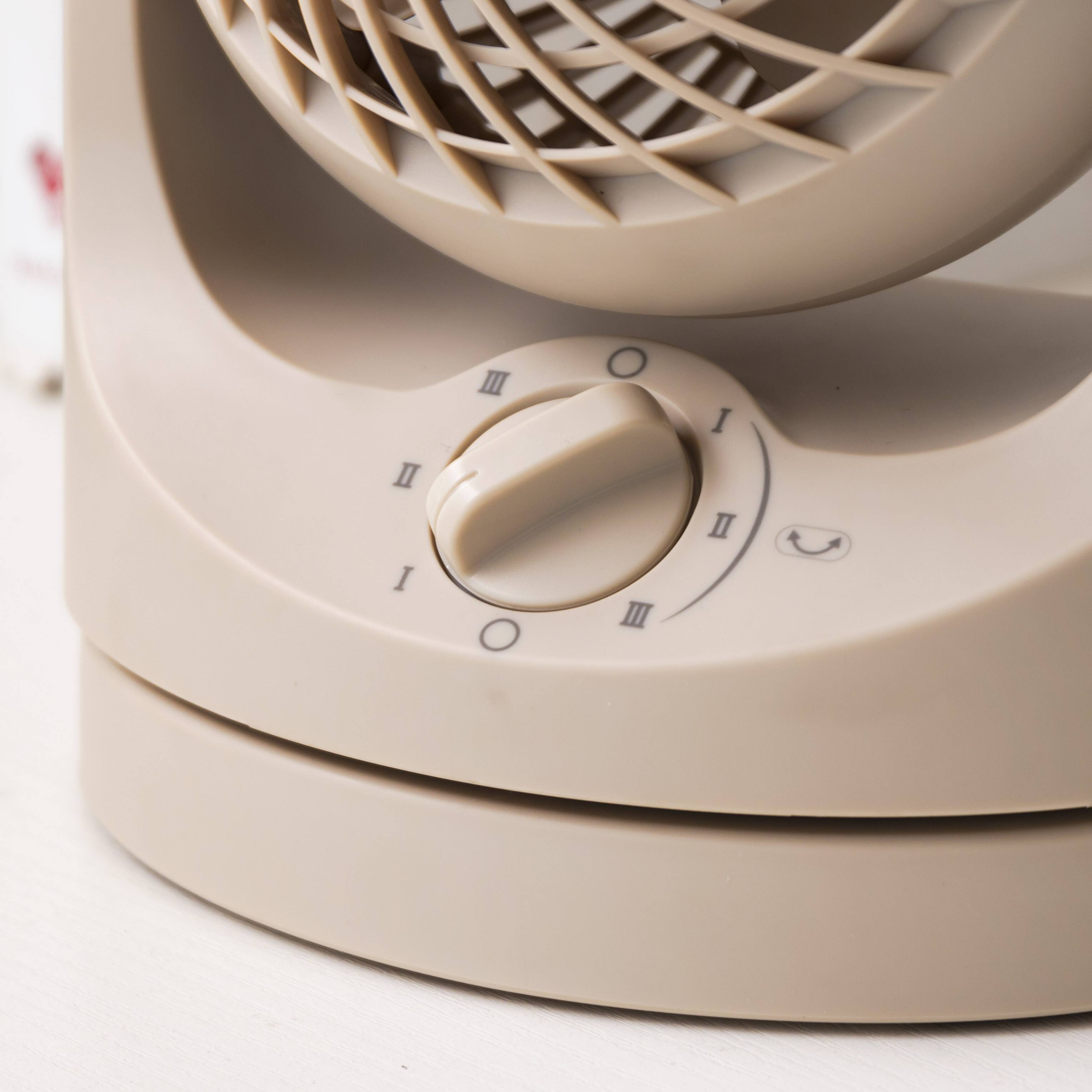 Iris® 8.25" Latte Fan