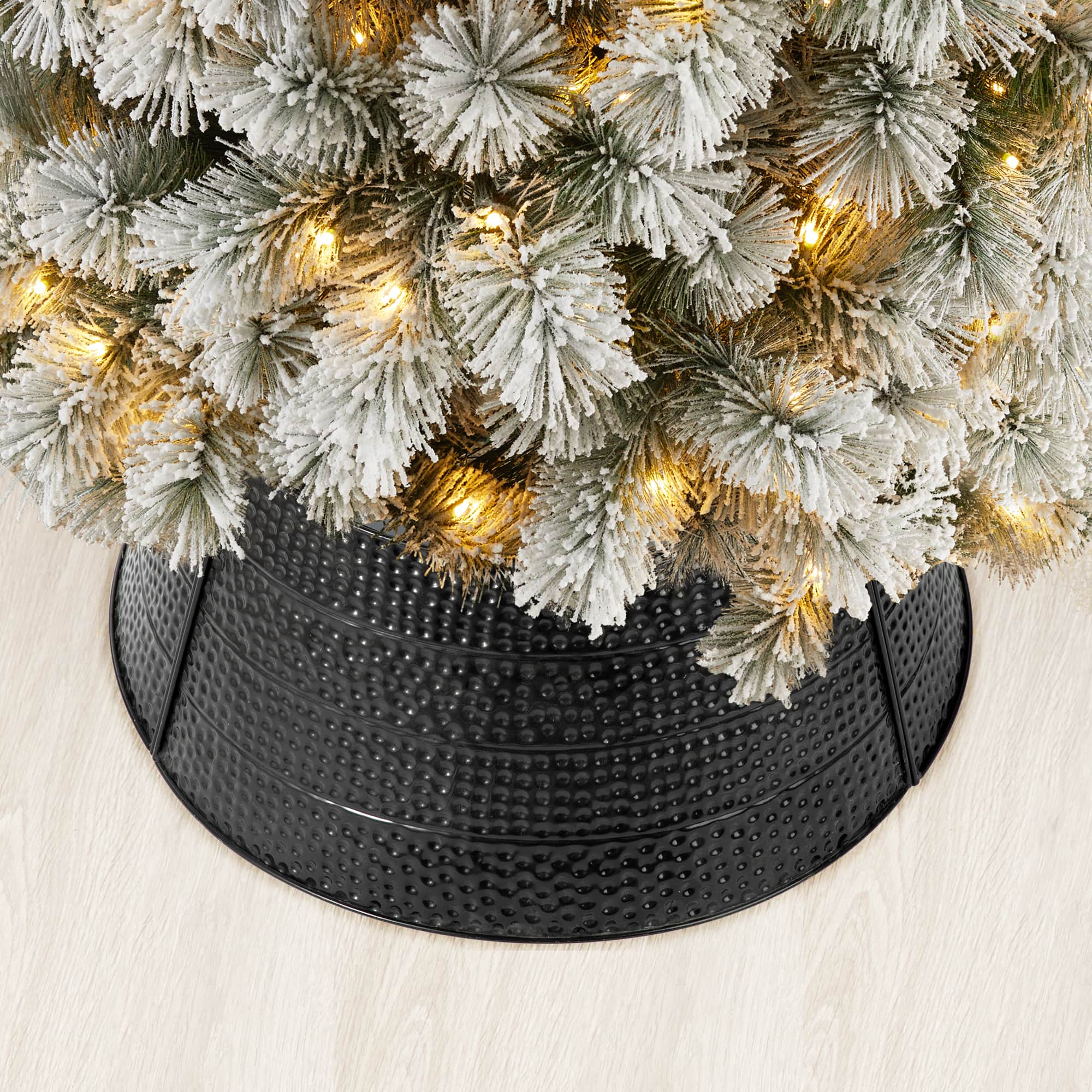Glitzhome® 22" Hammered Metal Tree Collar
