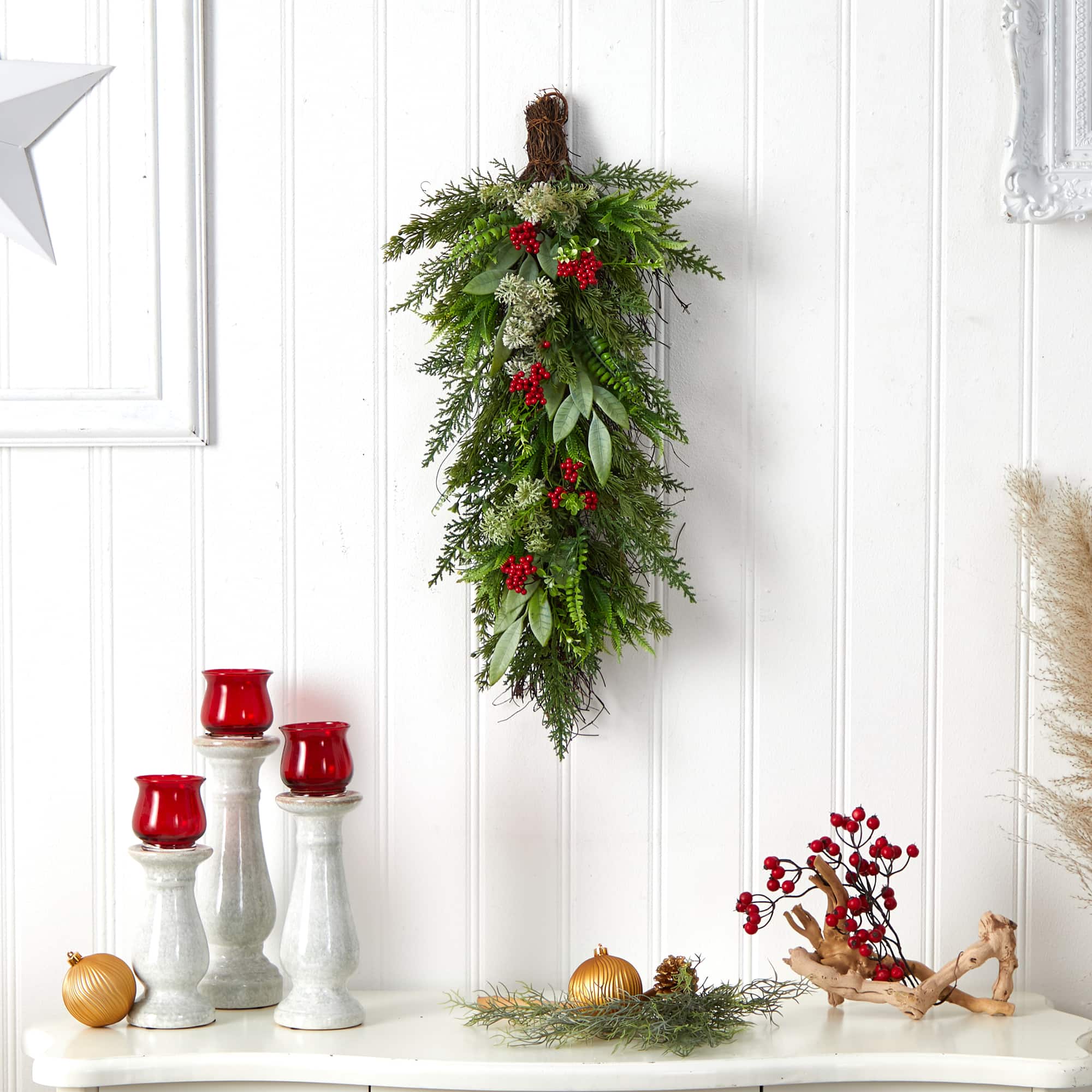 30" Cedar & Berry Christmas Teardrop Swag