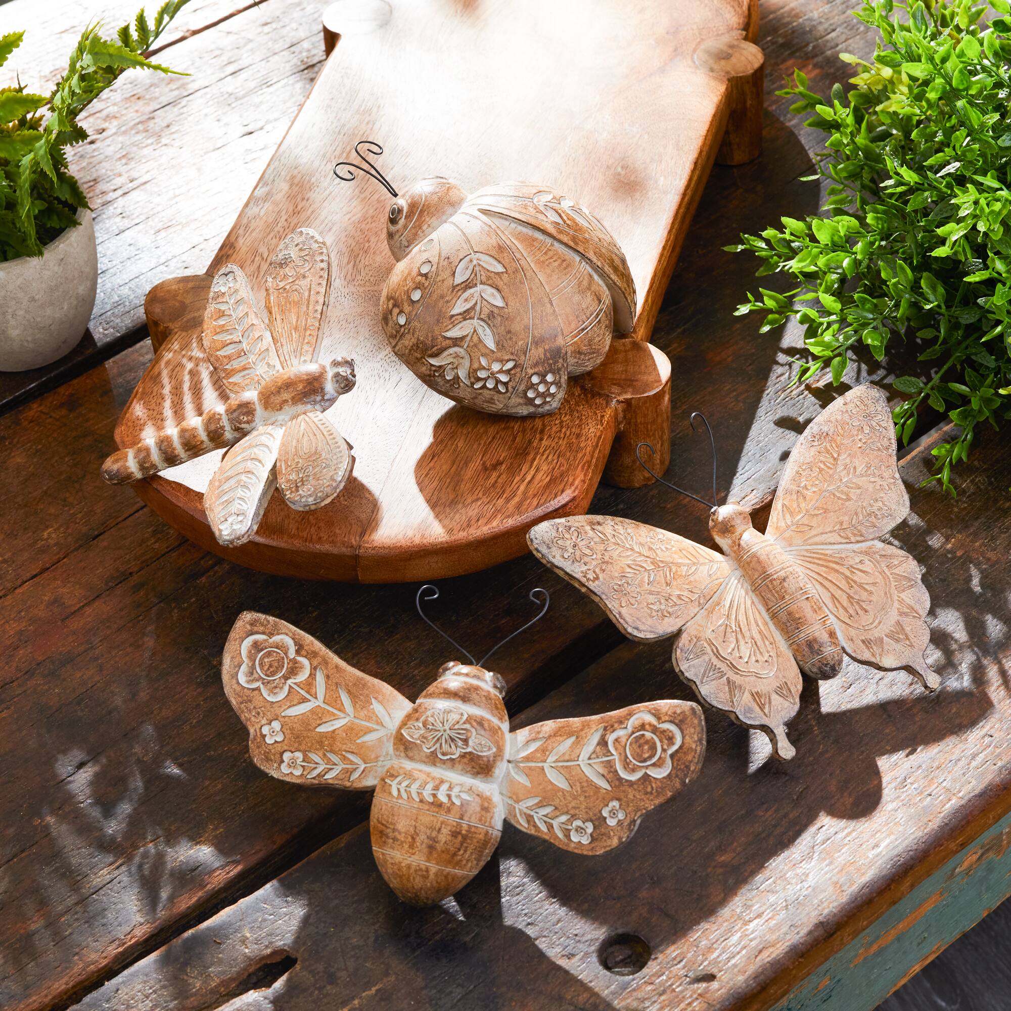 Melrose Floral Etched Insect Shelf Sitter Set