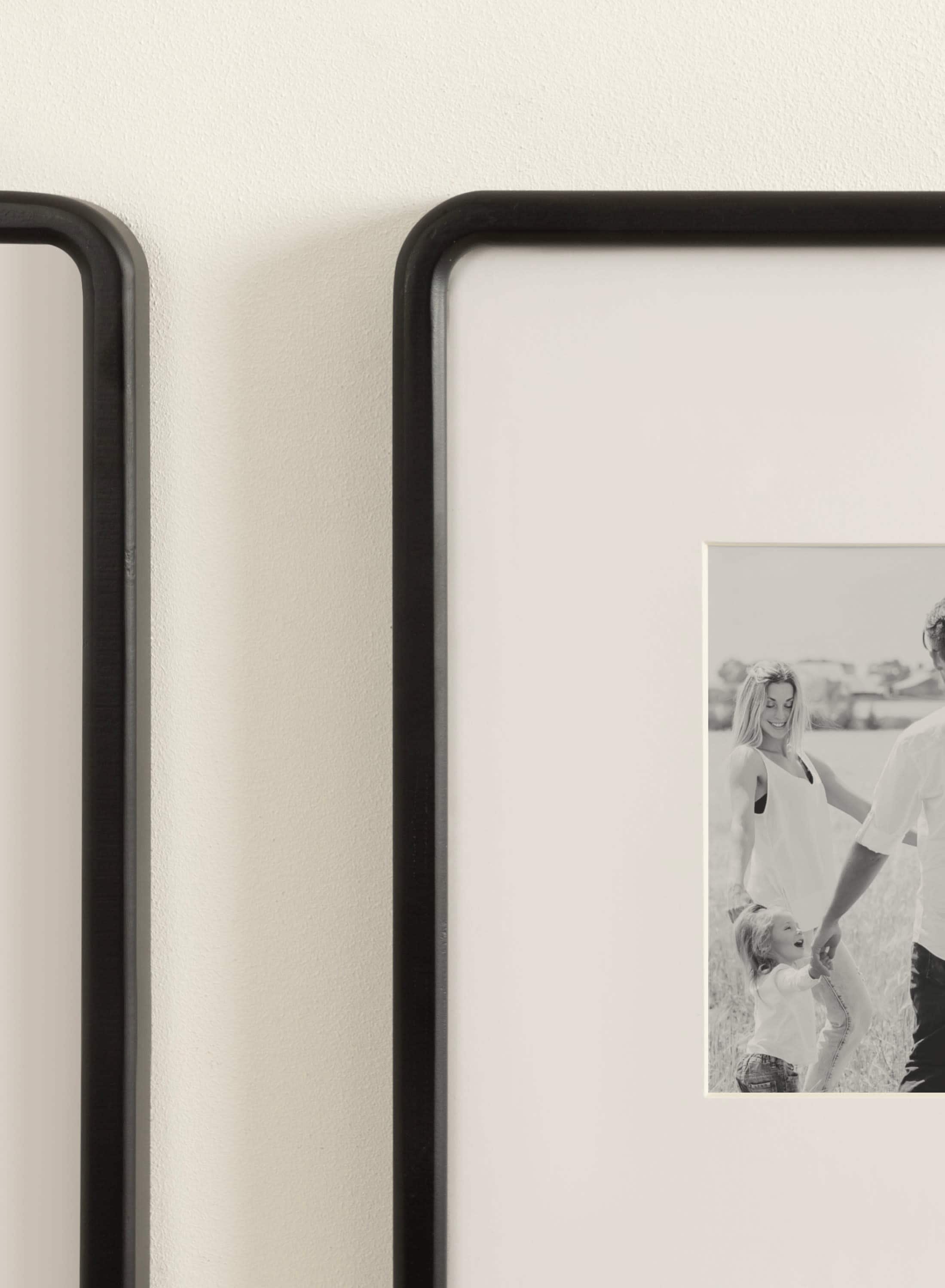 Kate and Laurel 11" x 14" Inglewood Picture Frames with 5" x 7" Mat