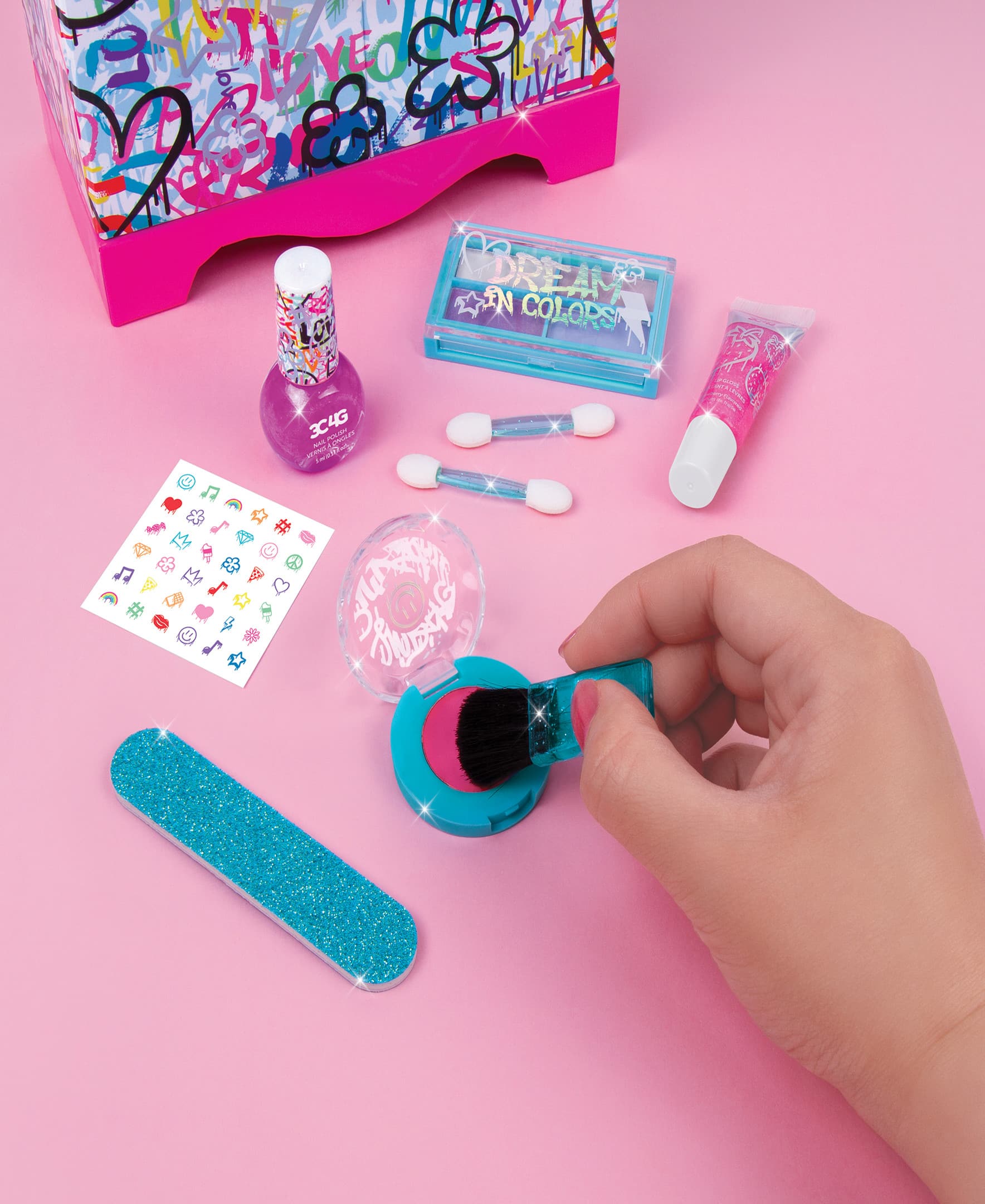 Make It Real™ 3C4G Graffiti Cosmetic Wardrobe Kit