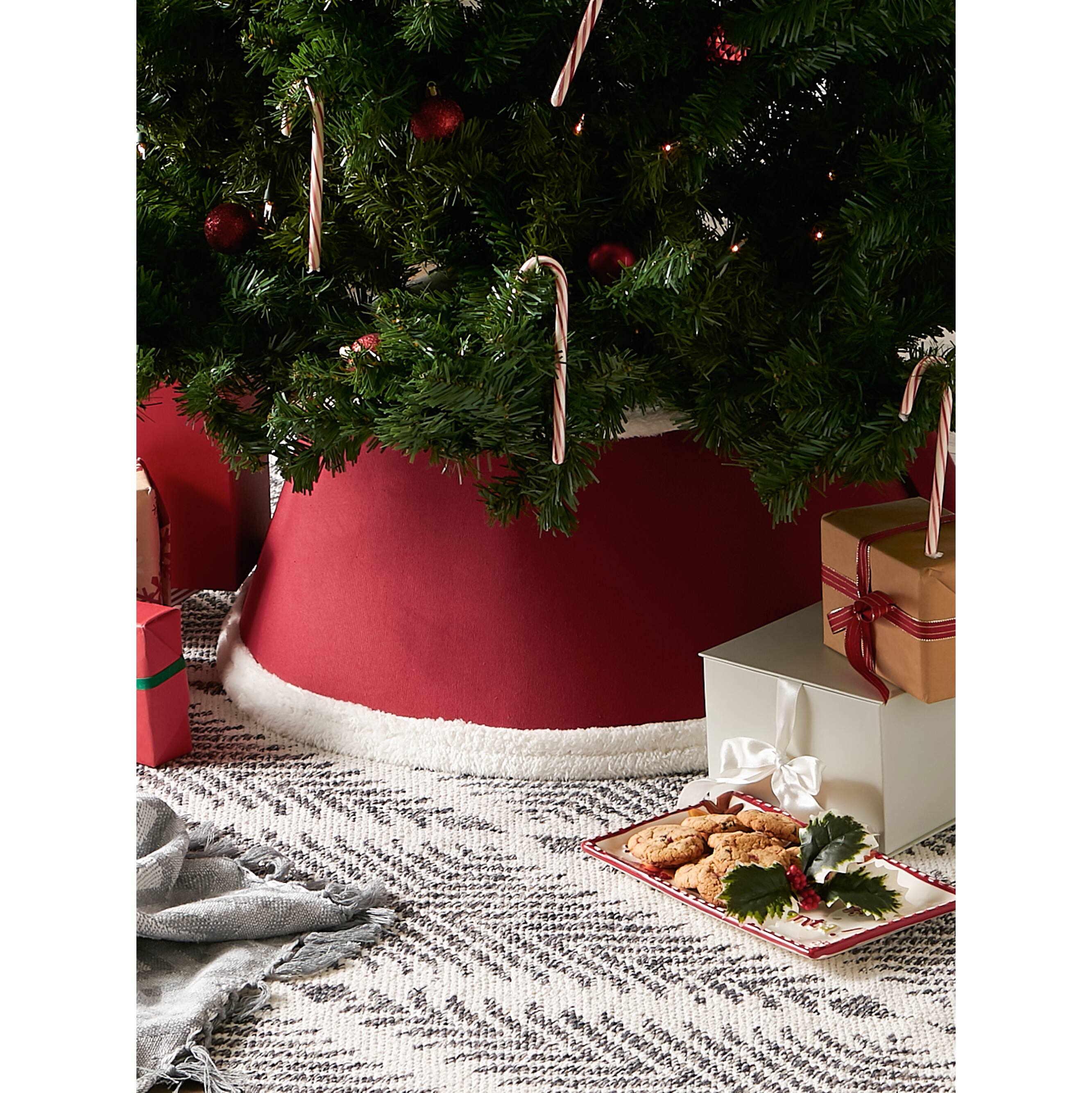 DII® Red Holiday Tree Collar