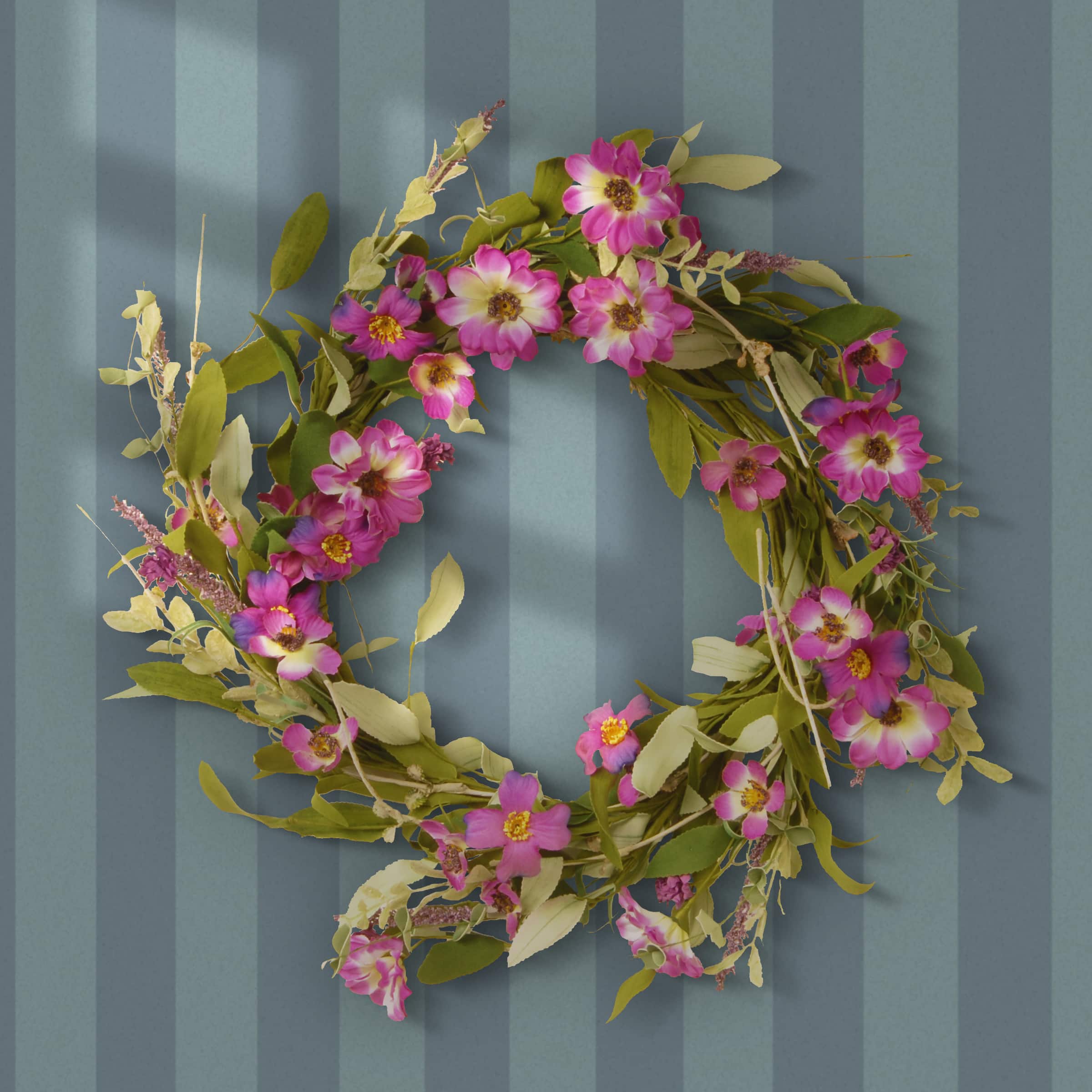 20" Garden Accents Purple Daisy Wreath