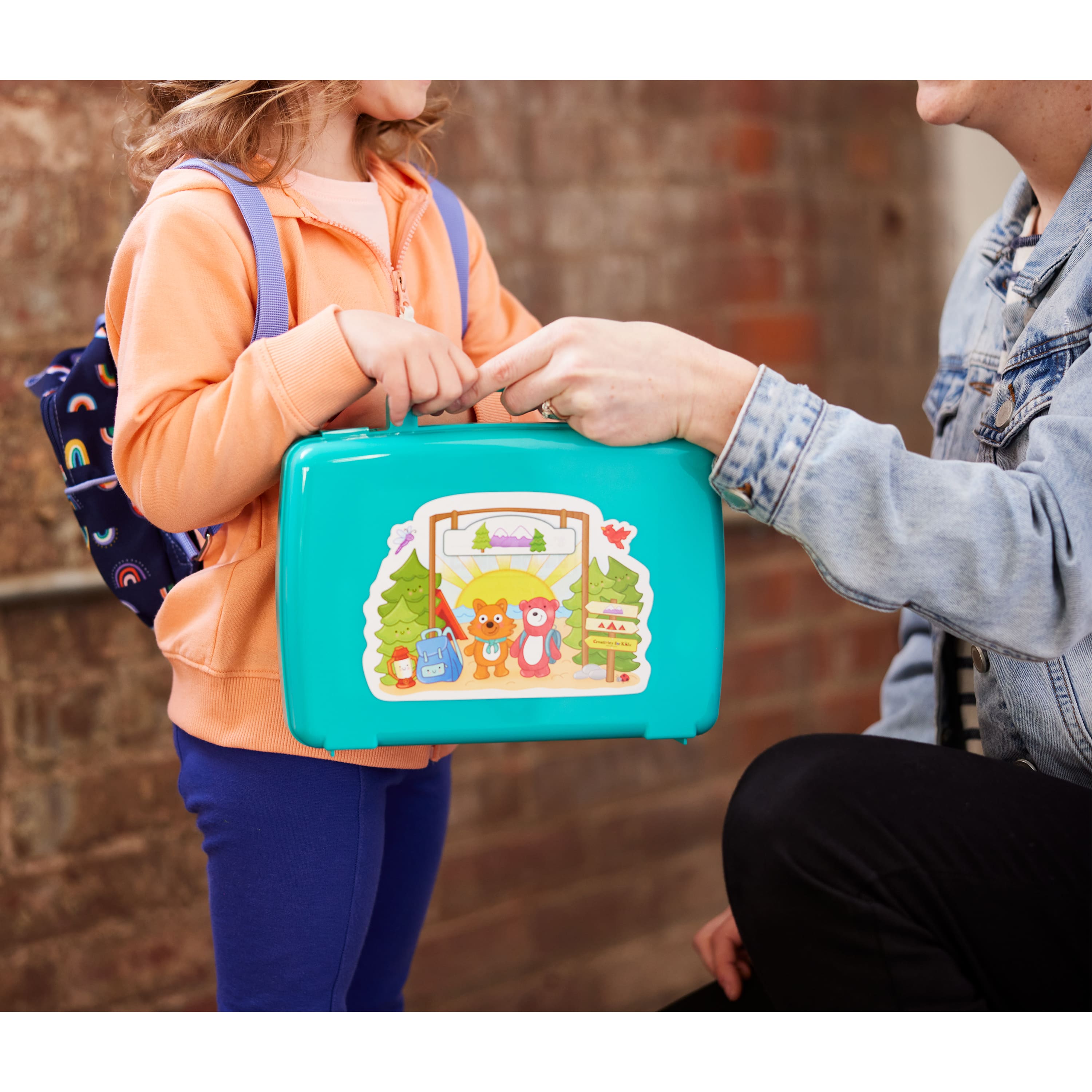 Trousse de jeu sensoriel de voyage sur le thème du camping de Creativity for Kids