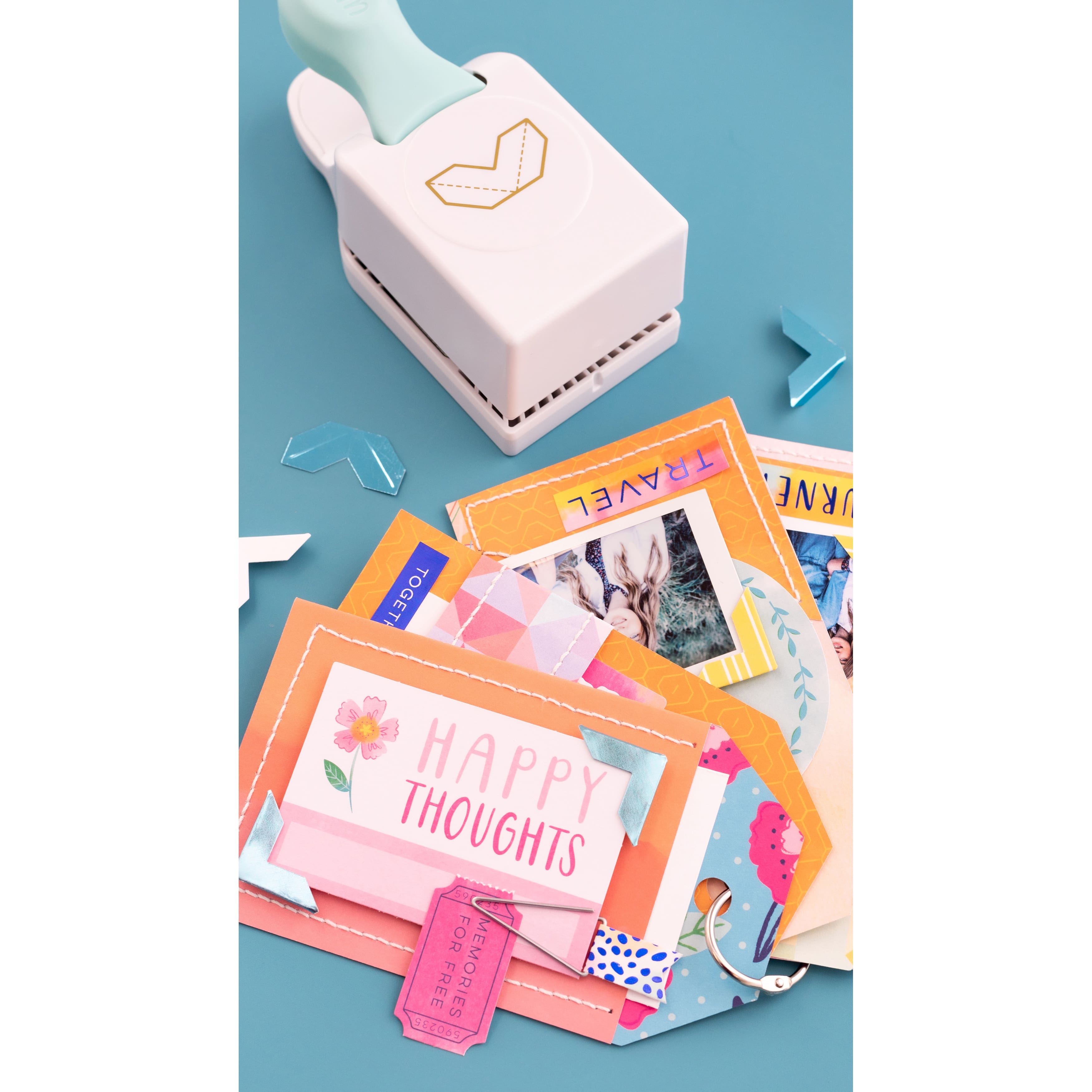 We R Memory Keepers® Embossing Punch – 1" Photo Corners