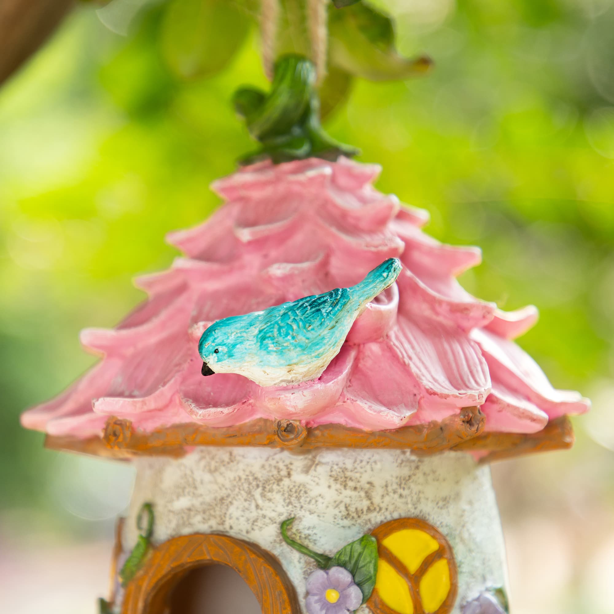 Glitzhome® 9" Resin Pink Roof Outdoor Garden Birdhouse