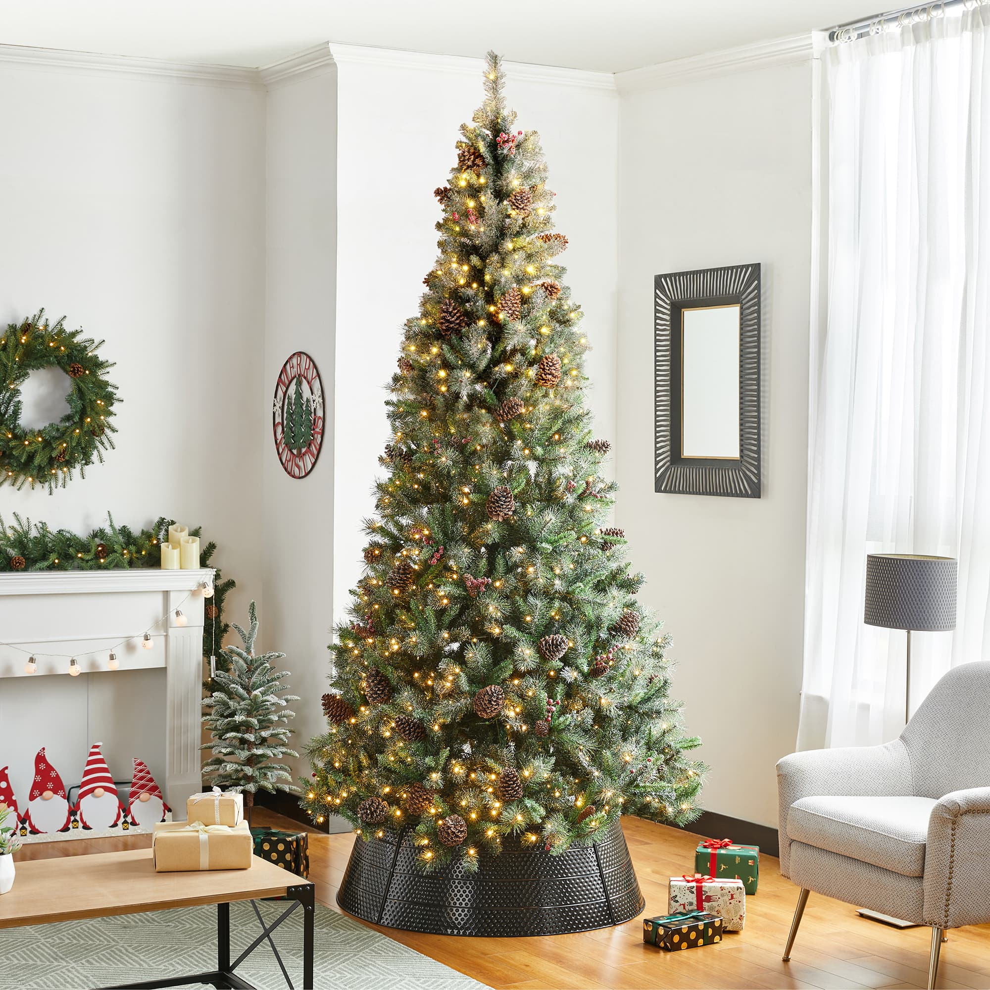 Glitzhome® 40.5" Christmas Black Hammered Metal Tree Collar