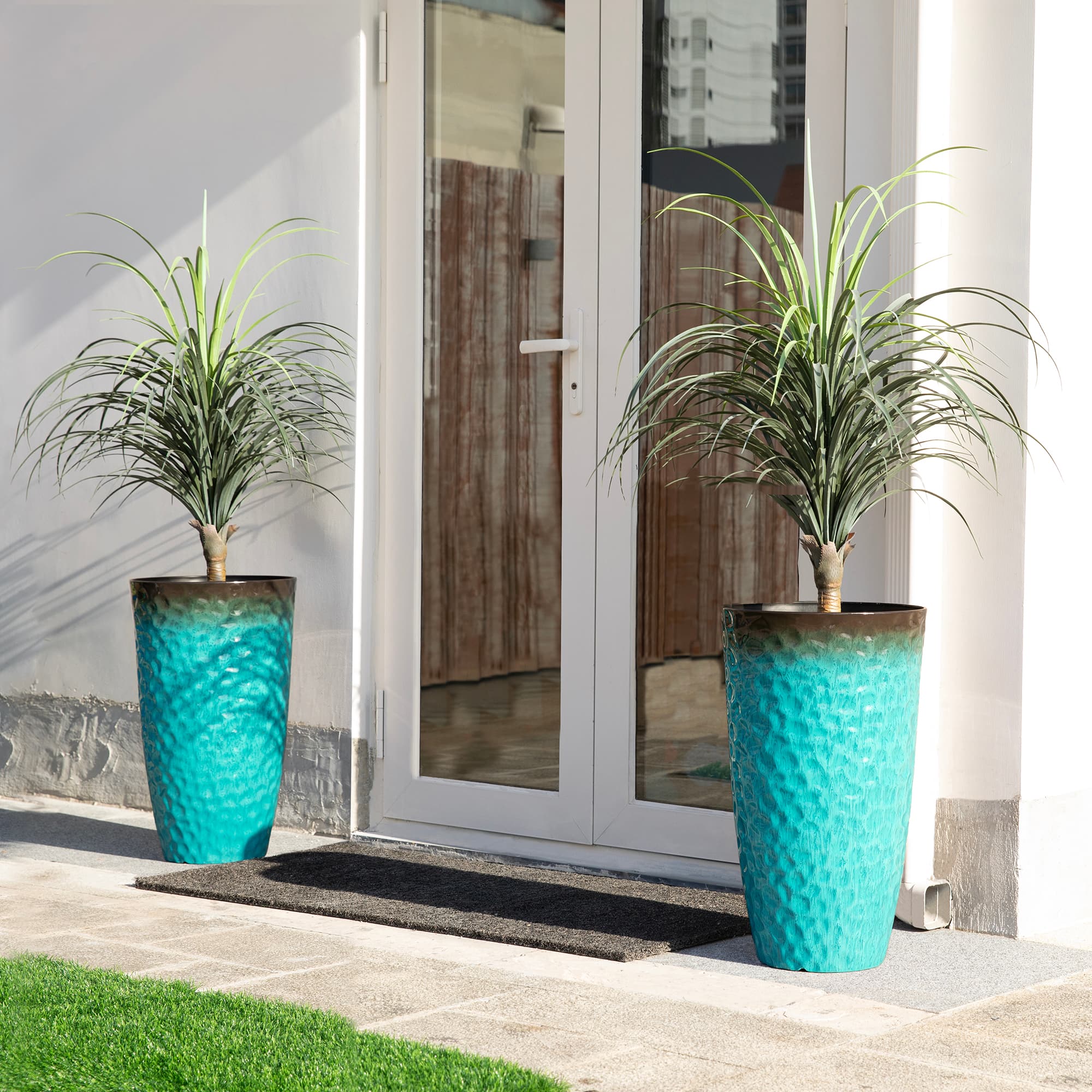 Glitzhome® Oversized Turquoise Honeycomb Textured Tall Plastic Planters