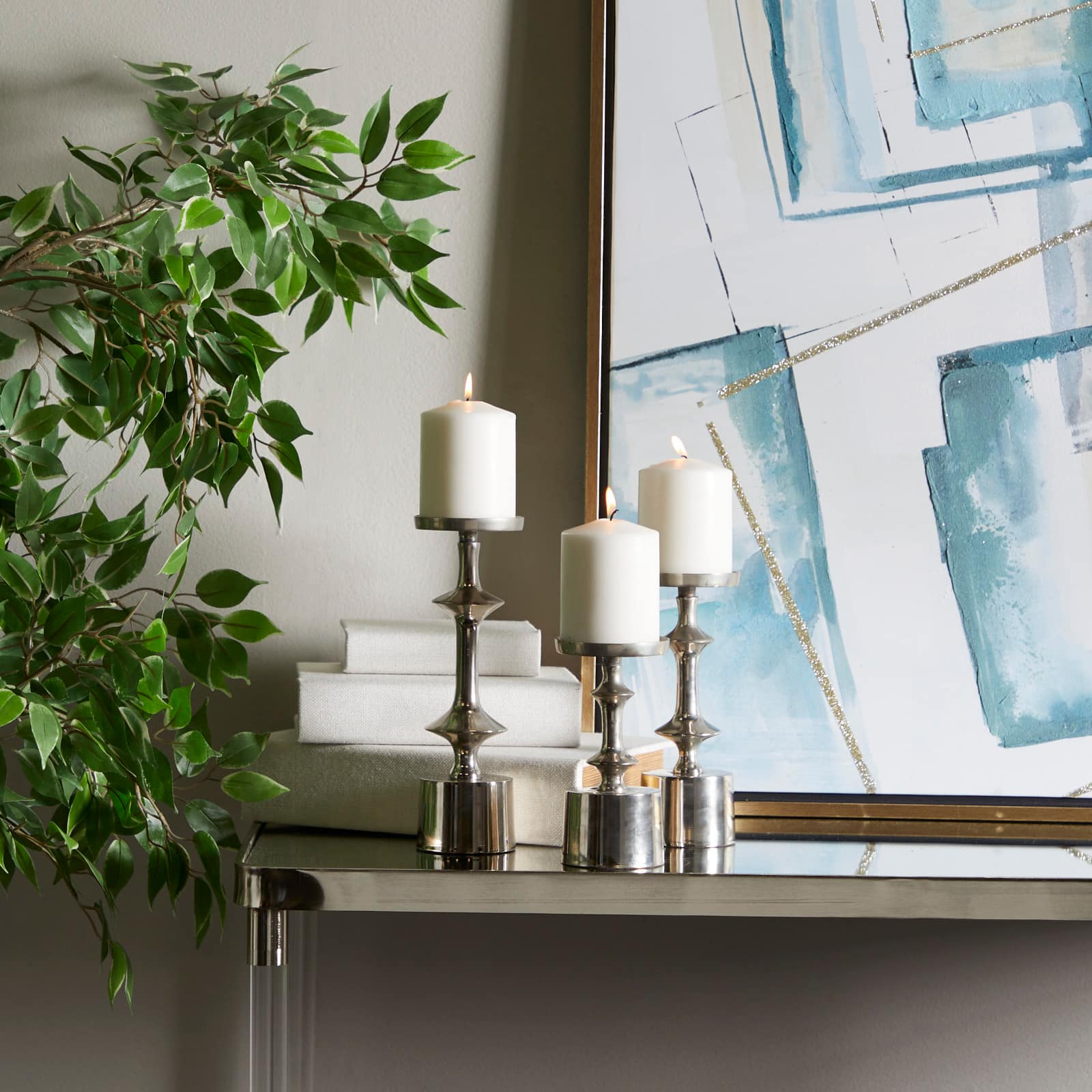 CosmoLiving by Cosmopolitan Silver Aluminum Pillar Candle Holder Set