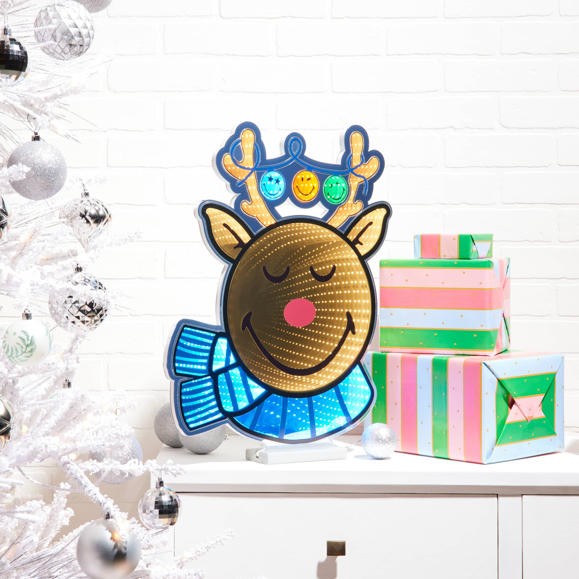 SmileyWorld® 24" Holiday Reindeer EkkoLight