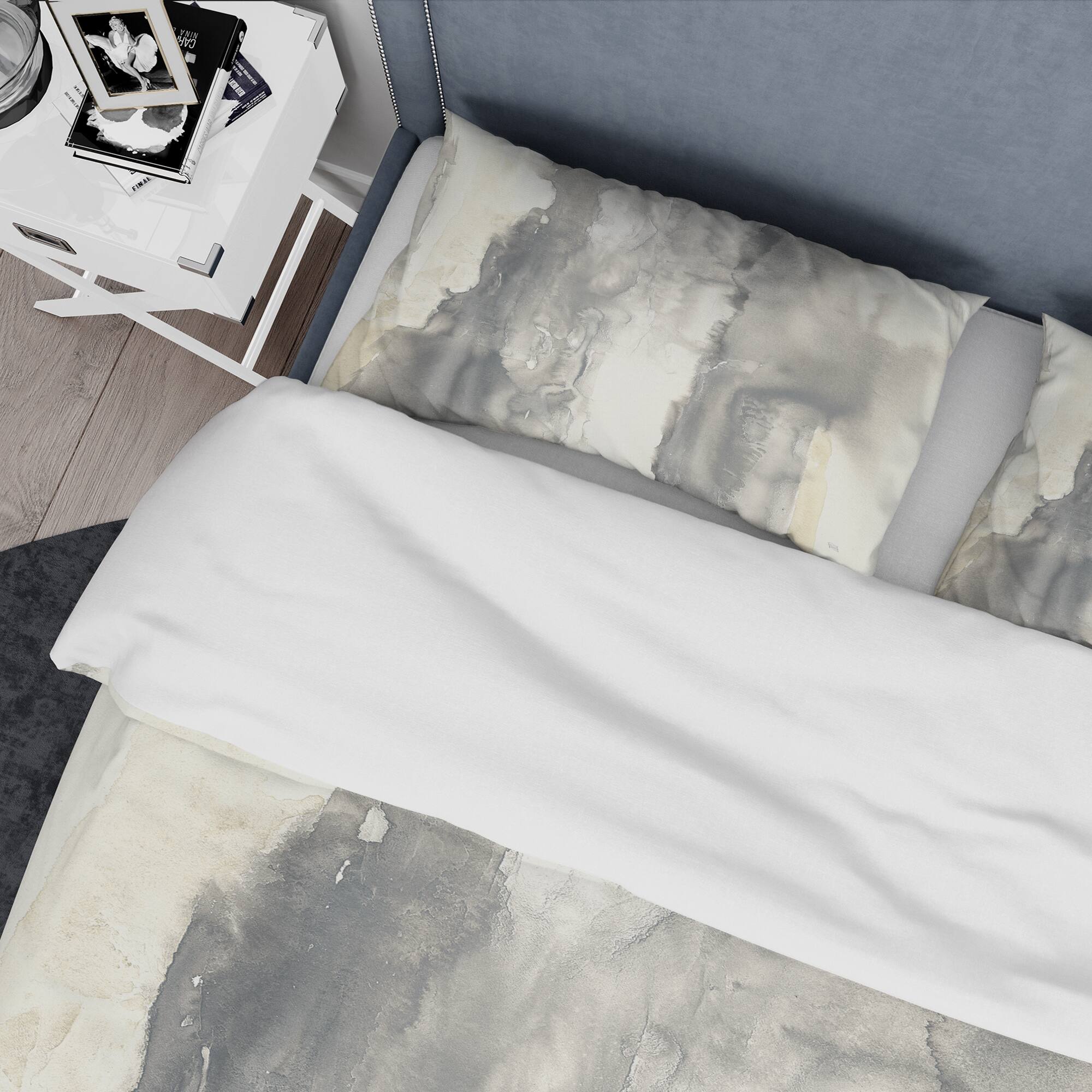 Designart 'Gold Glamour Direction I' Geometric Bedding Set