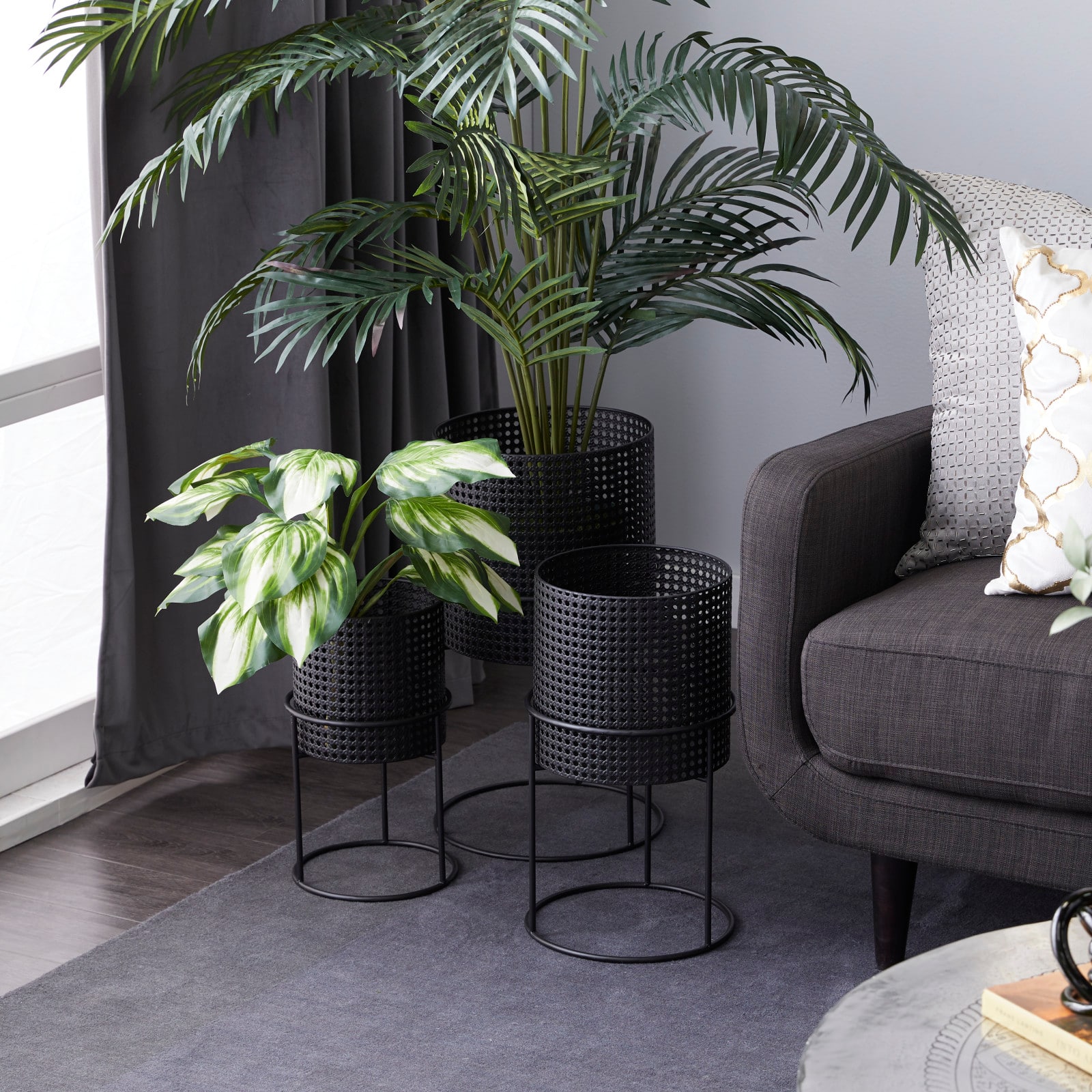 CosmoLiving by Cosmopolitan Black Metal Chic Planter Set