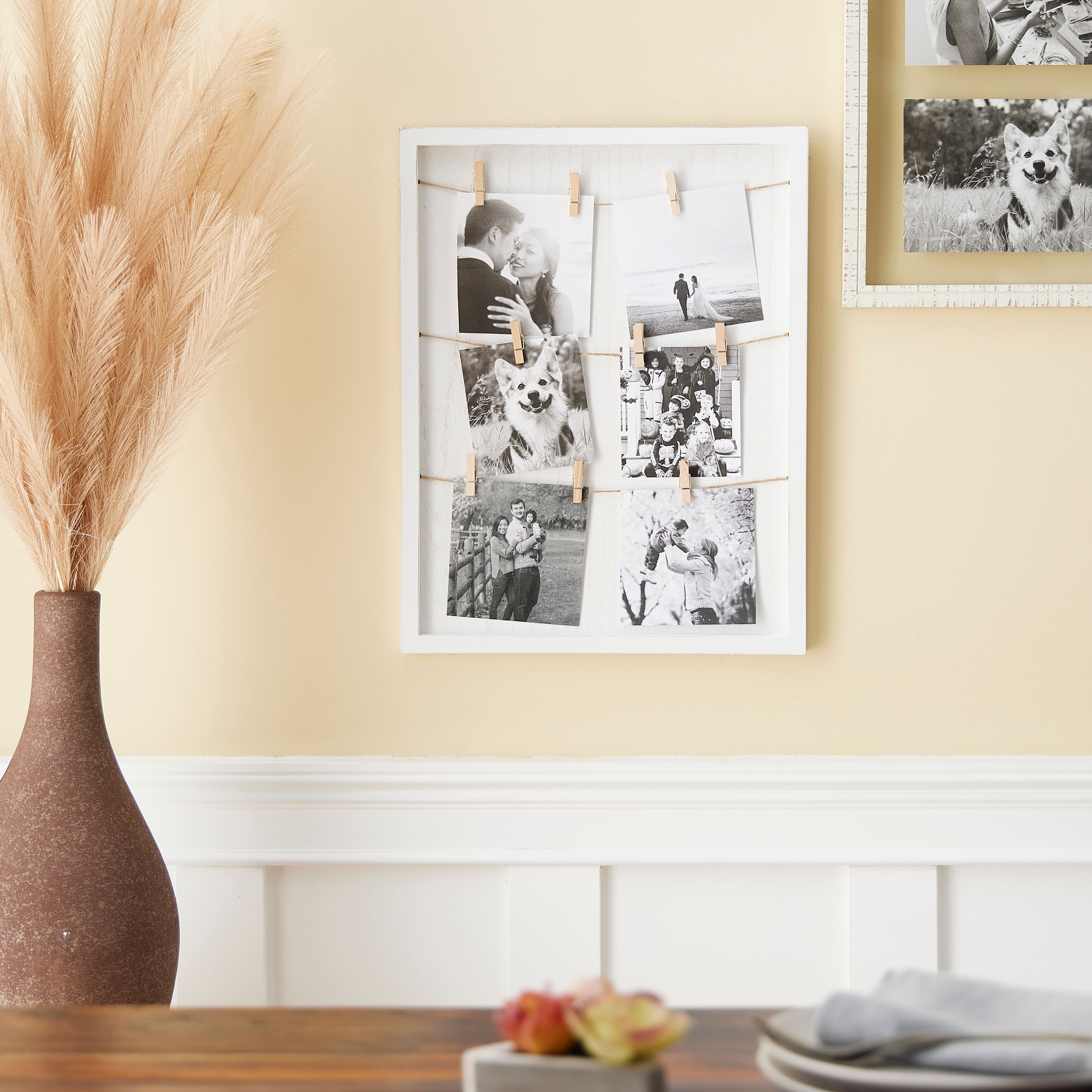 Cadre-tableau blanc avec 9 pinces à linge de Studio Décor