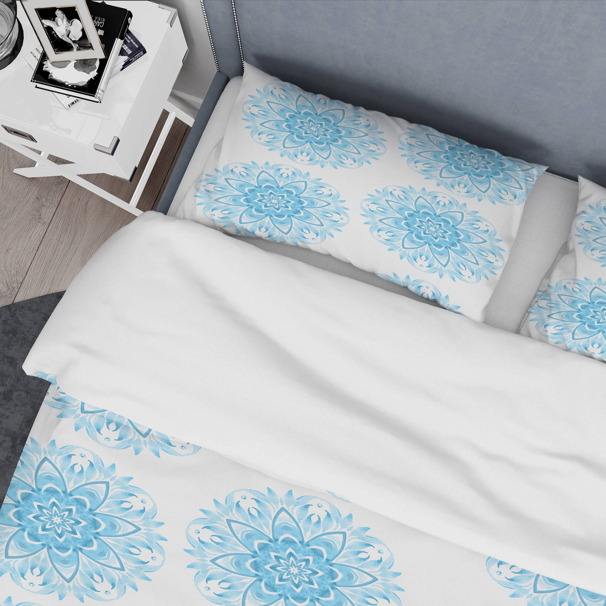 Designart 'Circular Geometric In Blue' Mid-Century Duvet Cover Set
